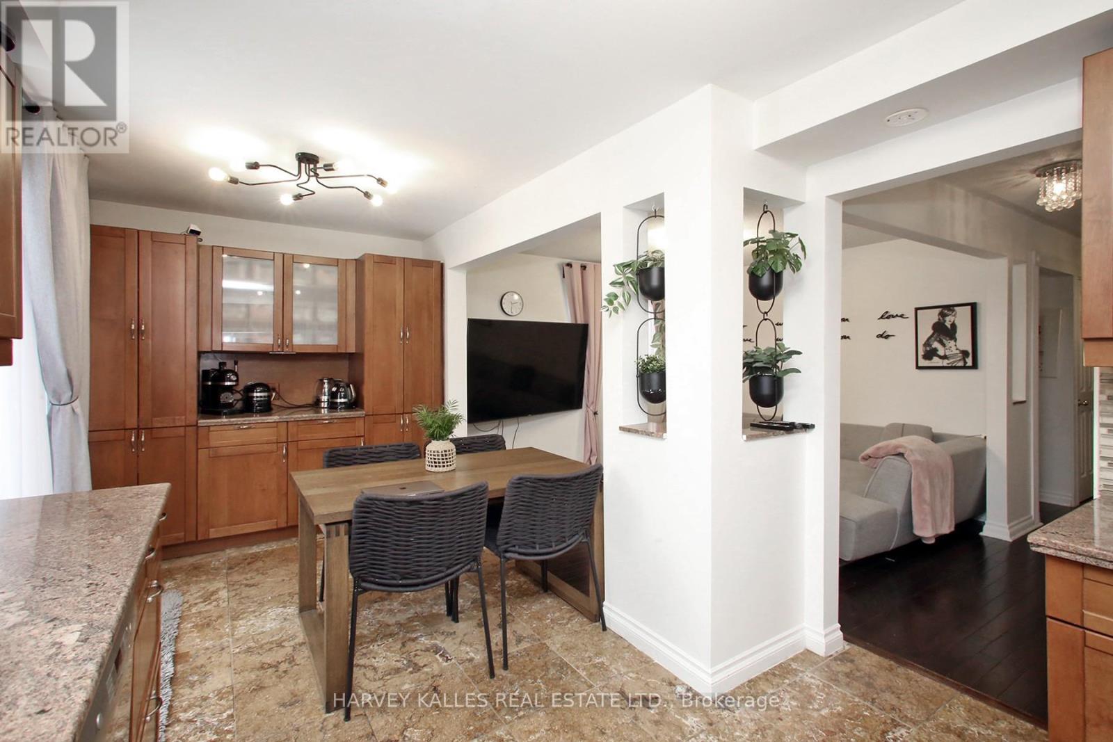 161 Romfield Circuit, Markham, Ontario L3T 3H7 - Photo 14 - N12778892