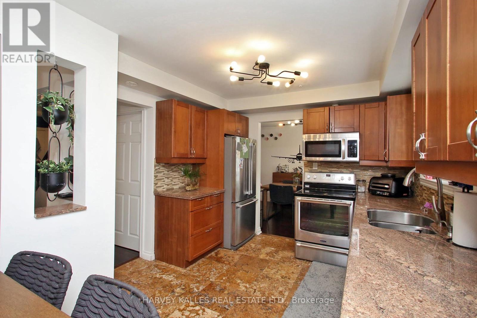 161 Romfield Circuit, Markham, Ontario L3T 3H7 - Photo 15 - N12778892