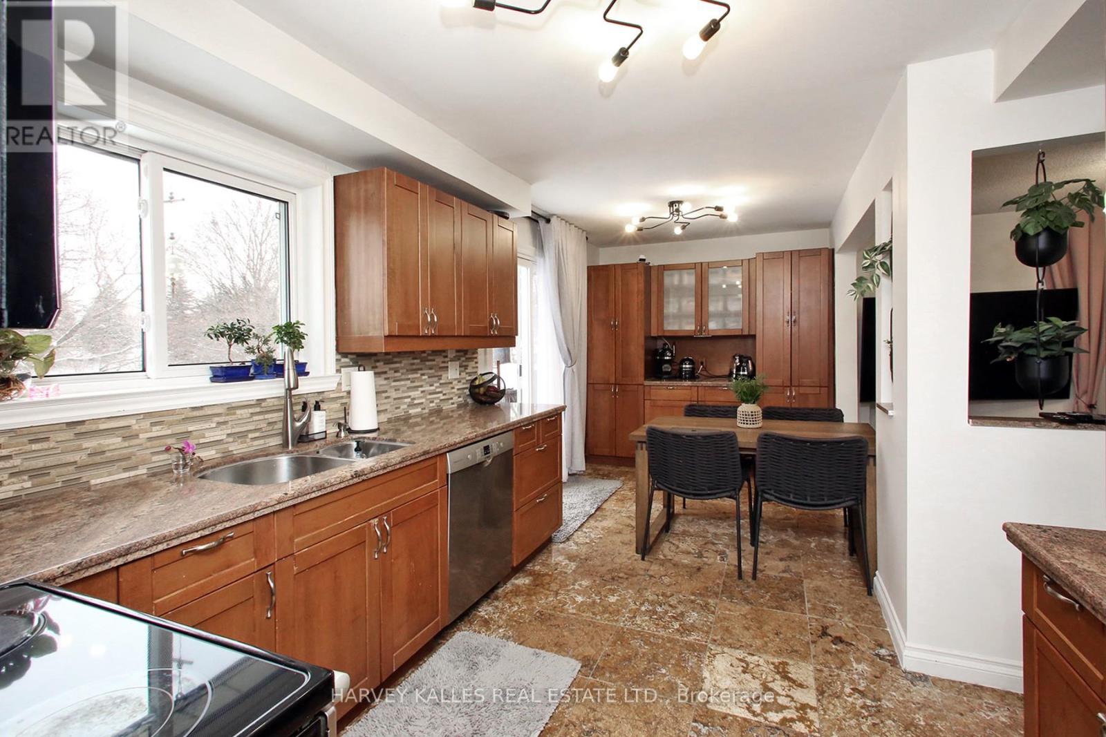 161 Romfield Circuit, Markham, Ontario L3T 3H7 - Photo 18 - N12778892