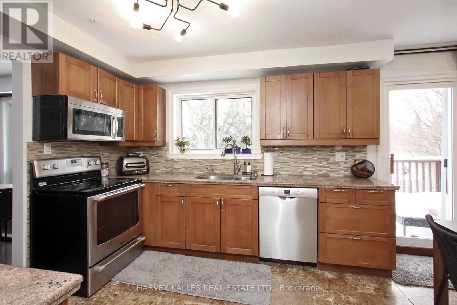 161 Romfield Circuit, Markham, Ontario L3T 3H7 - Photo 19 - N12778892