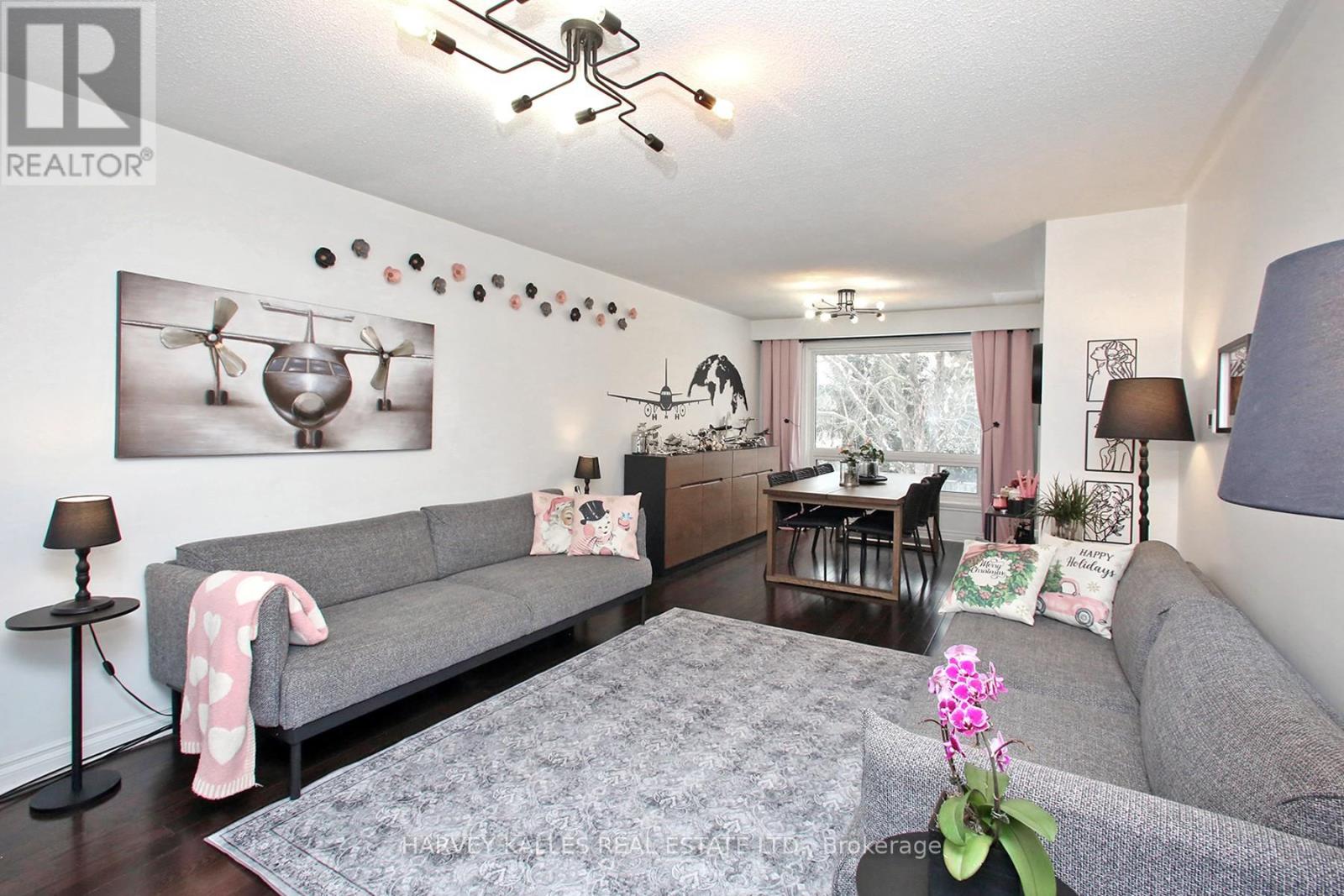 161 Romfield Circuit, Markham, Ontario L3T 3H7 - Photo 5 - N12778892