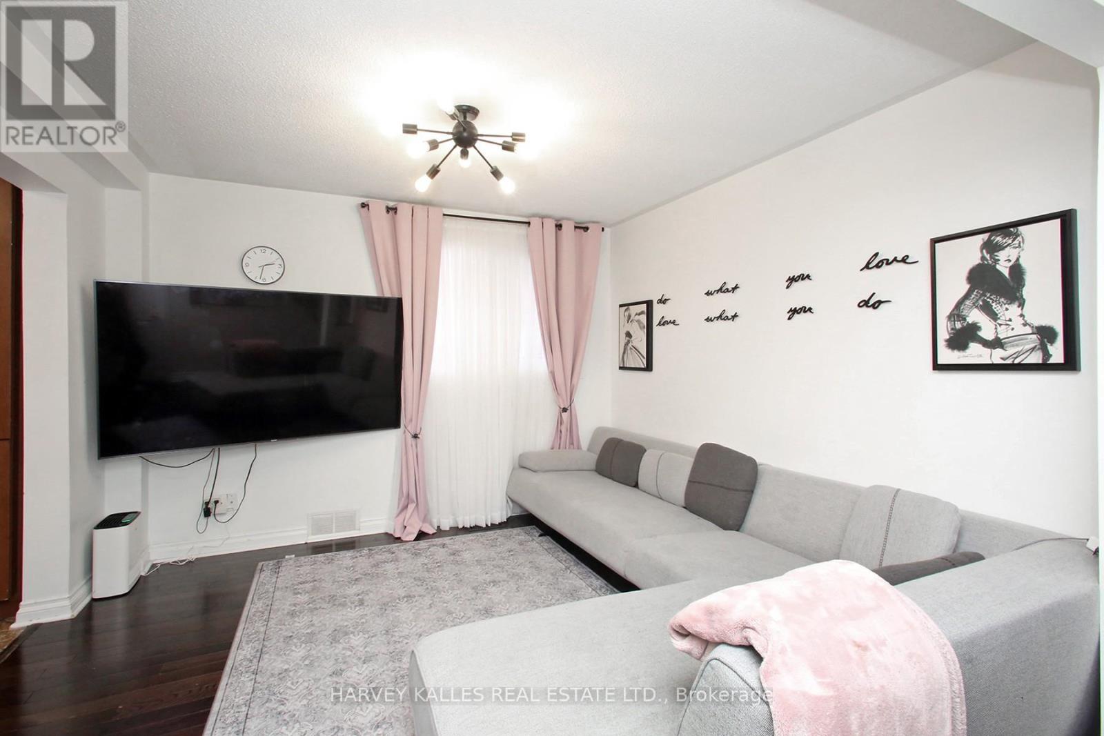 161 Romfield Circuit, Markham, Ontario L3T 3H7 - Photo 9 - N12778892