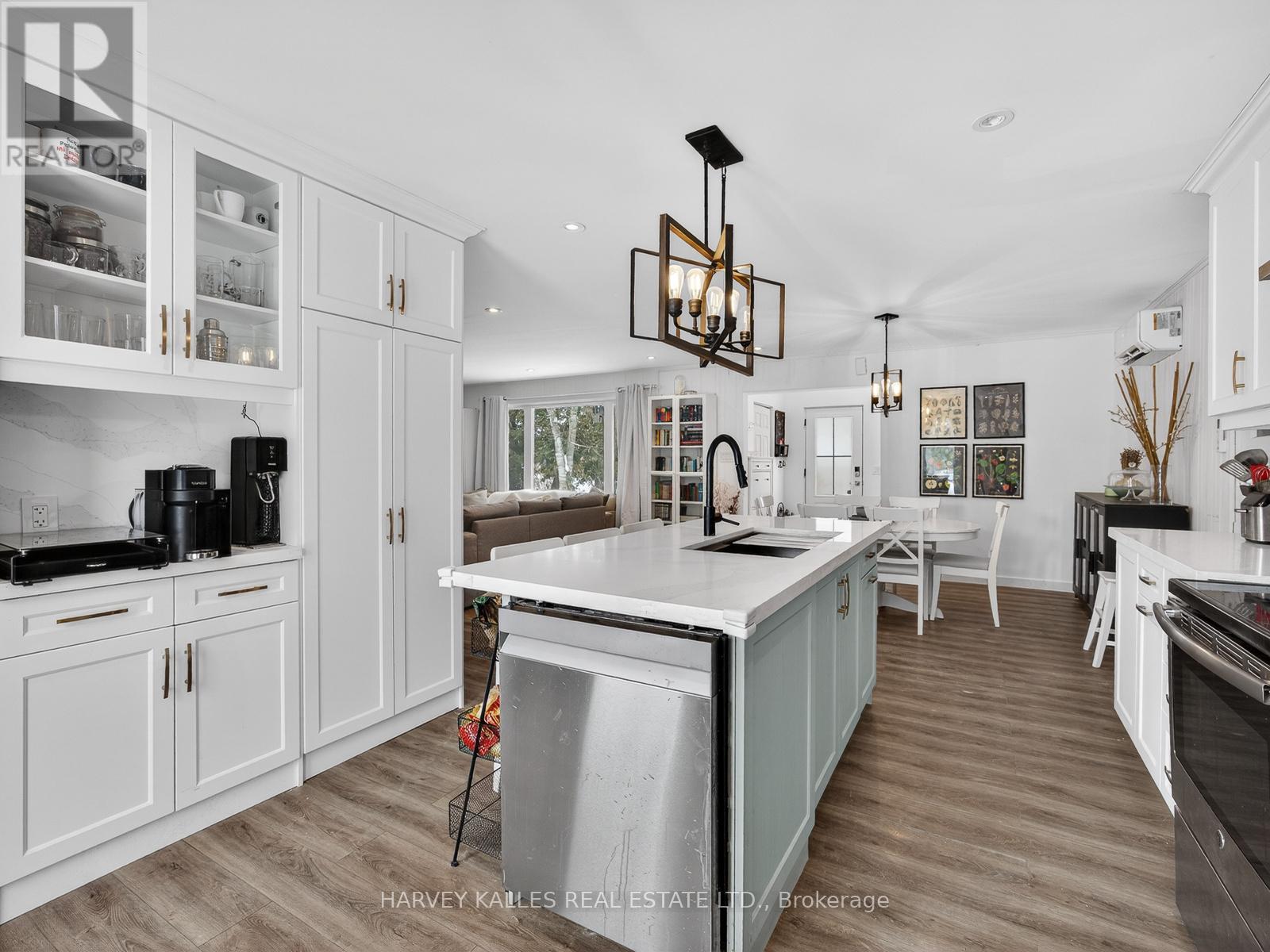 22 Second Street, Georgina, Ontario  L0E 1E0 - Photo 5 - N12784894