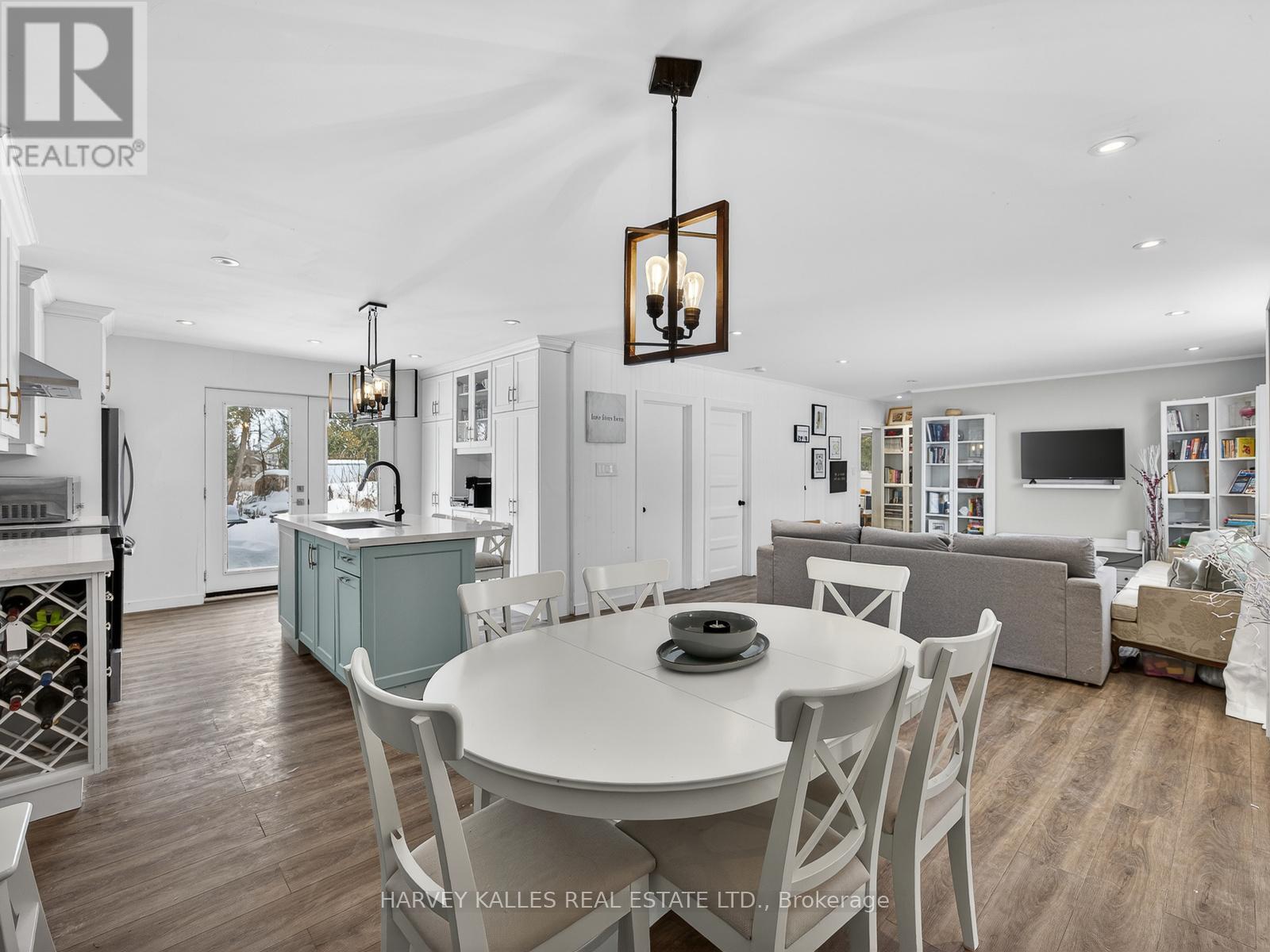 22 Second Street, Georgina, Ontario  L0E 1E0 - Photo 9 - N12784894