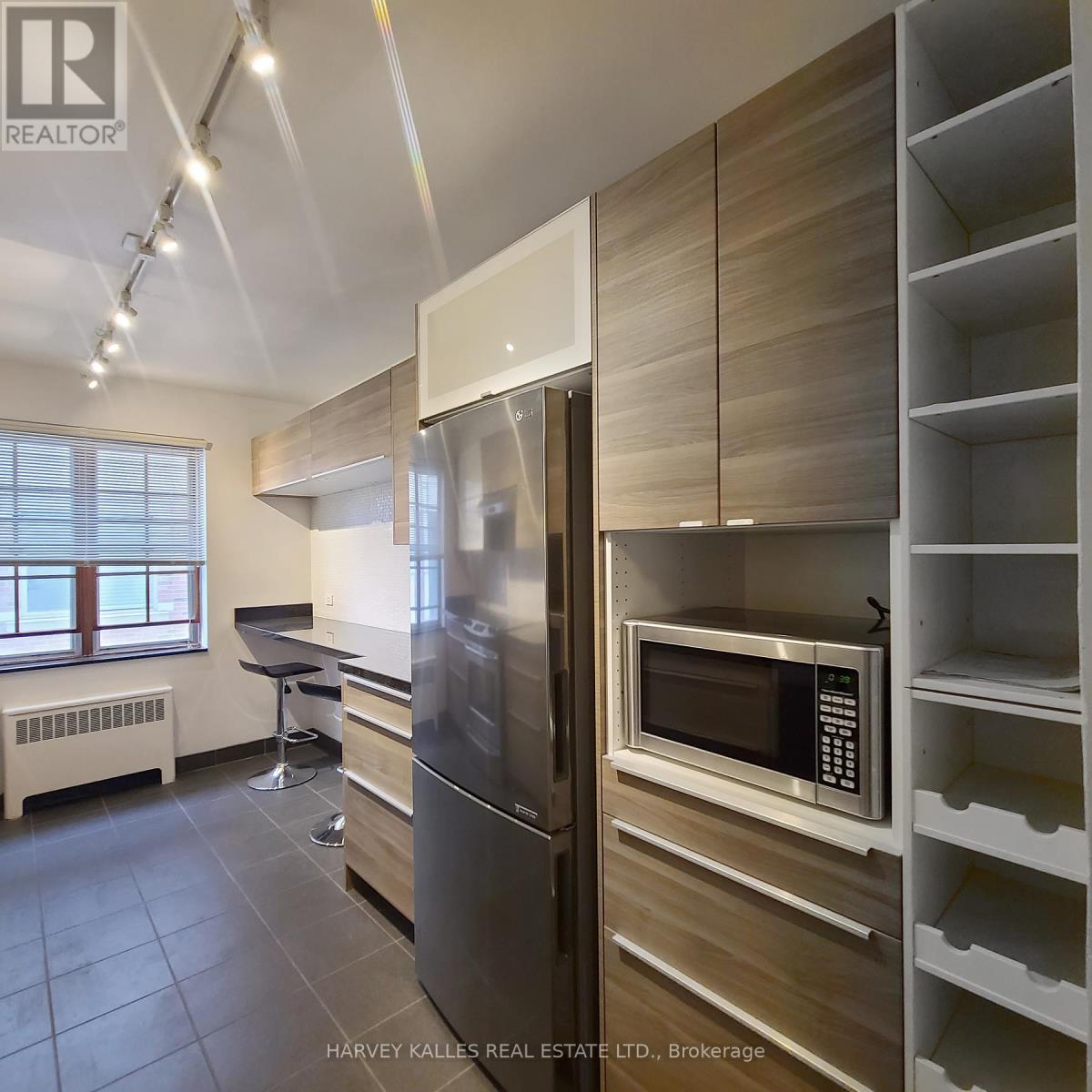 6 - 65 Old Mill Road, Toronto, Ontario M8X 1G9 - Photo 4 - W12784834