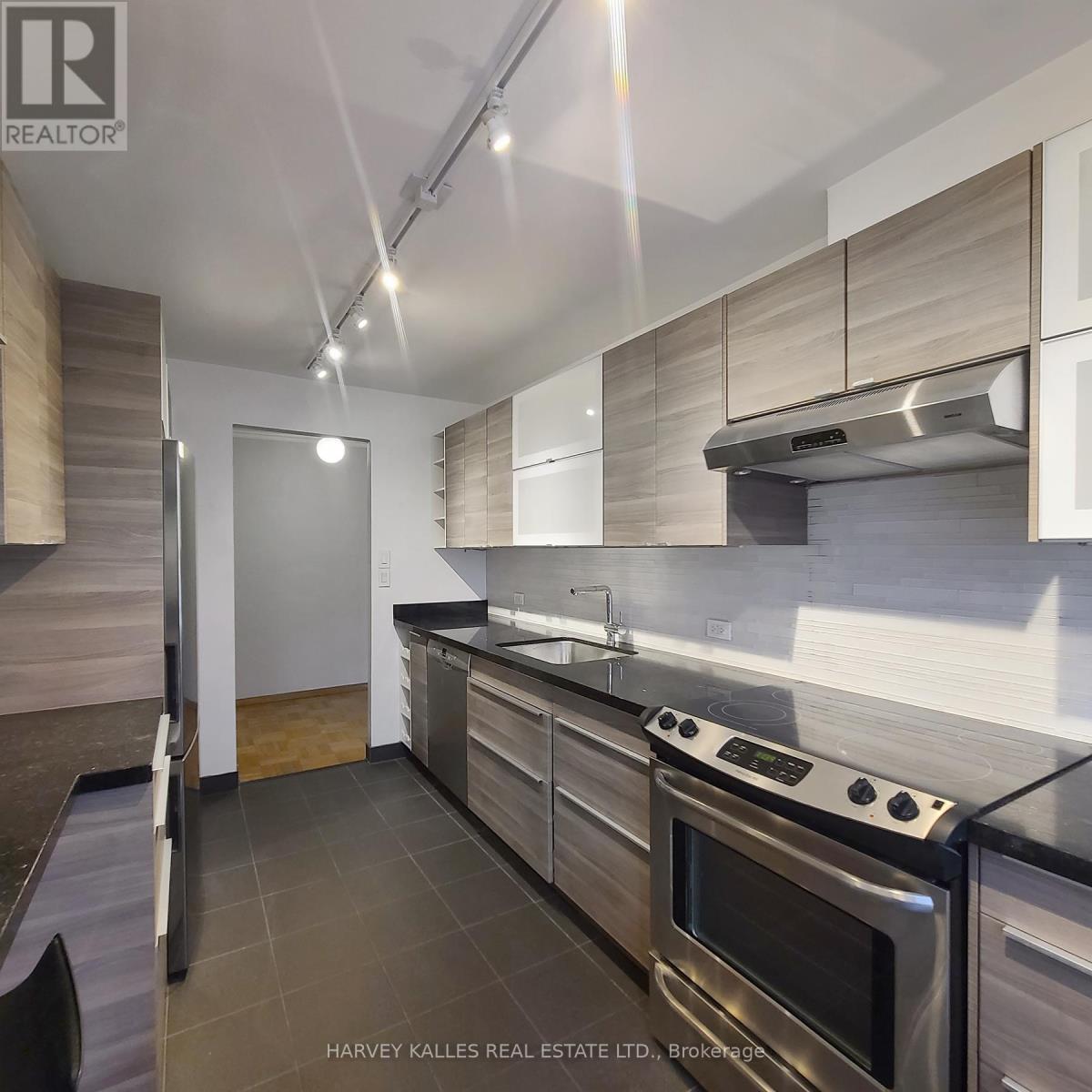 6 - 65 Old Mill Road, Toronto, Ontario M8X 1G9 - Photo 6 - W12784834