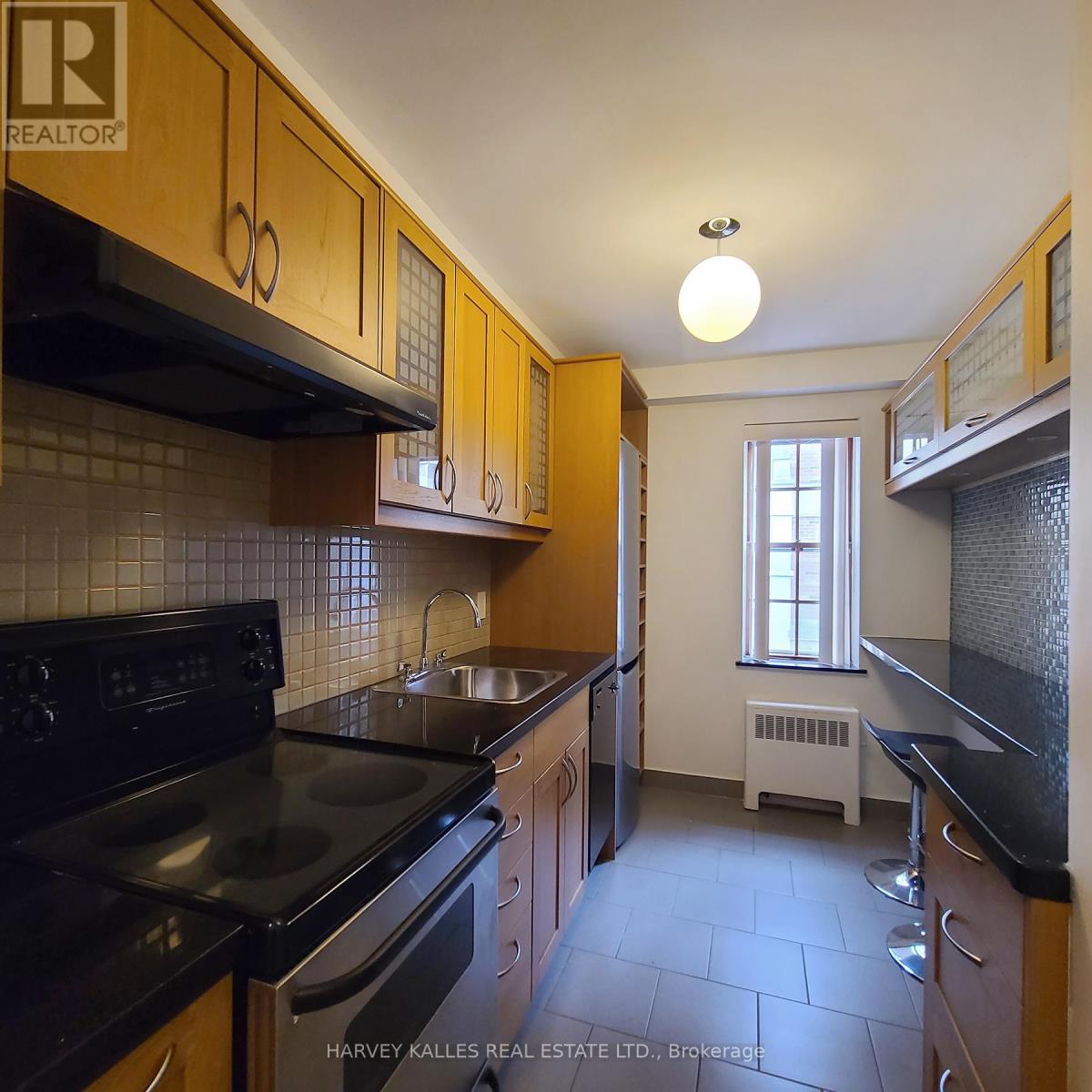 7 - 65 Old Mill Road, Toronto, Ontario M8X 1G9 - Photo 3 - W12784842