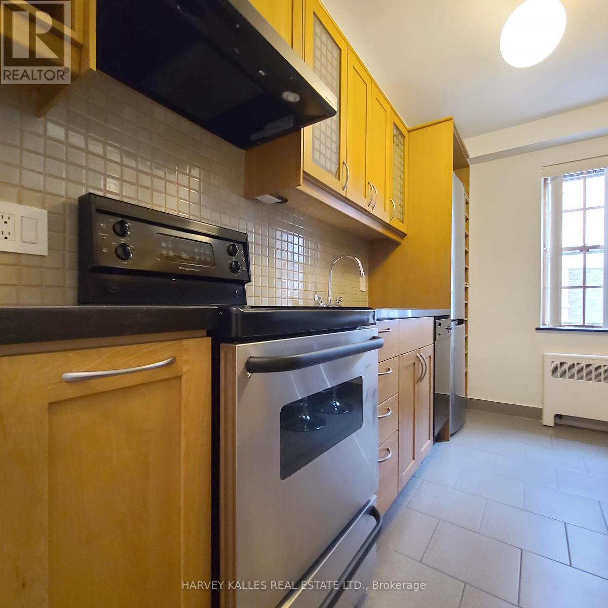 7 - 65 Old Mill Road, Toronto, Ontario M8X 1G9 - Photo 4 - W12784842