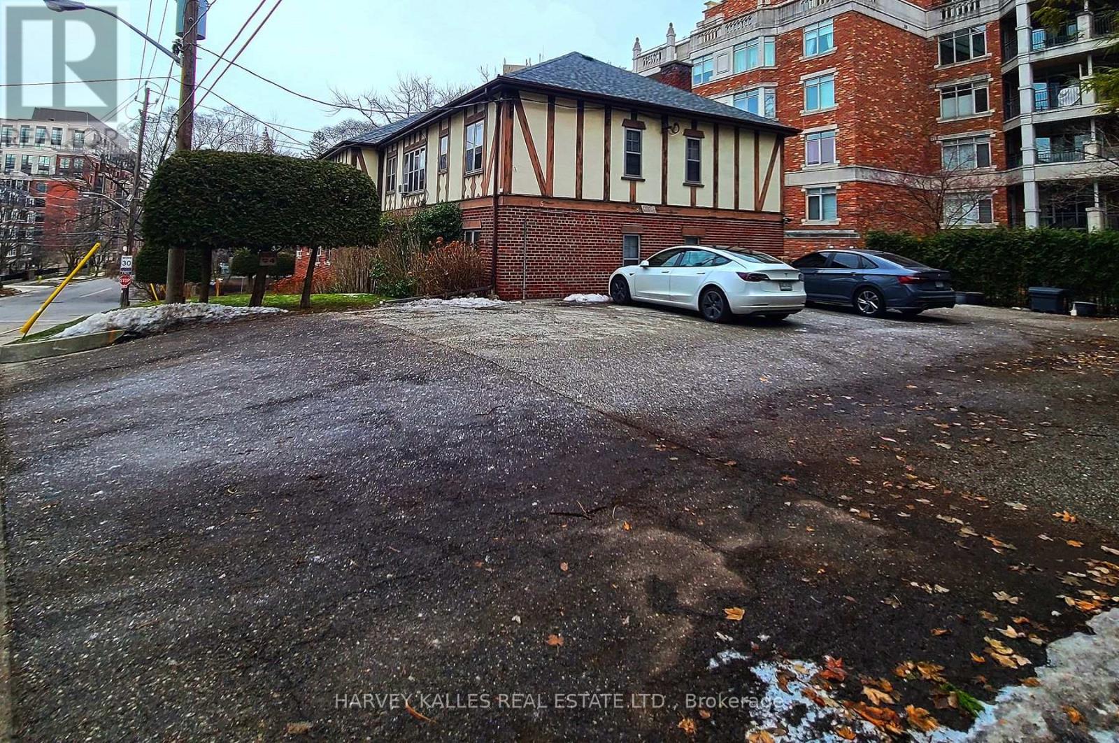 8 - 65 Old Mill Road, Toronto, Ontario M8X 1G9 - Photo 3 - W12784850