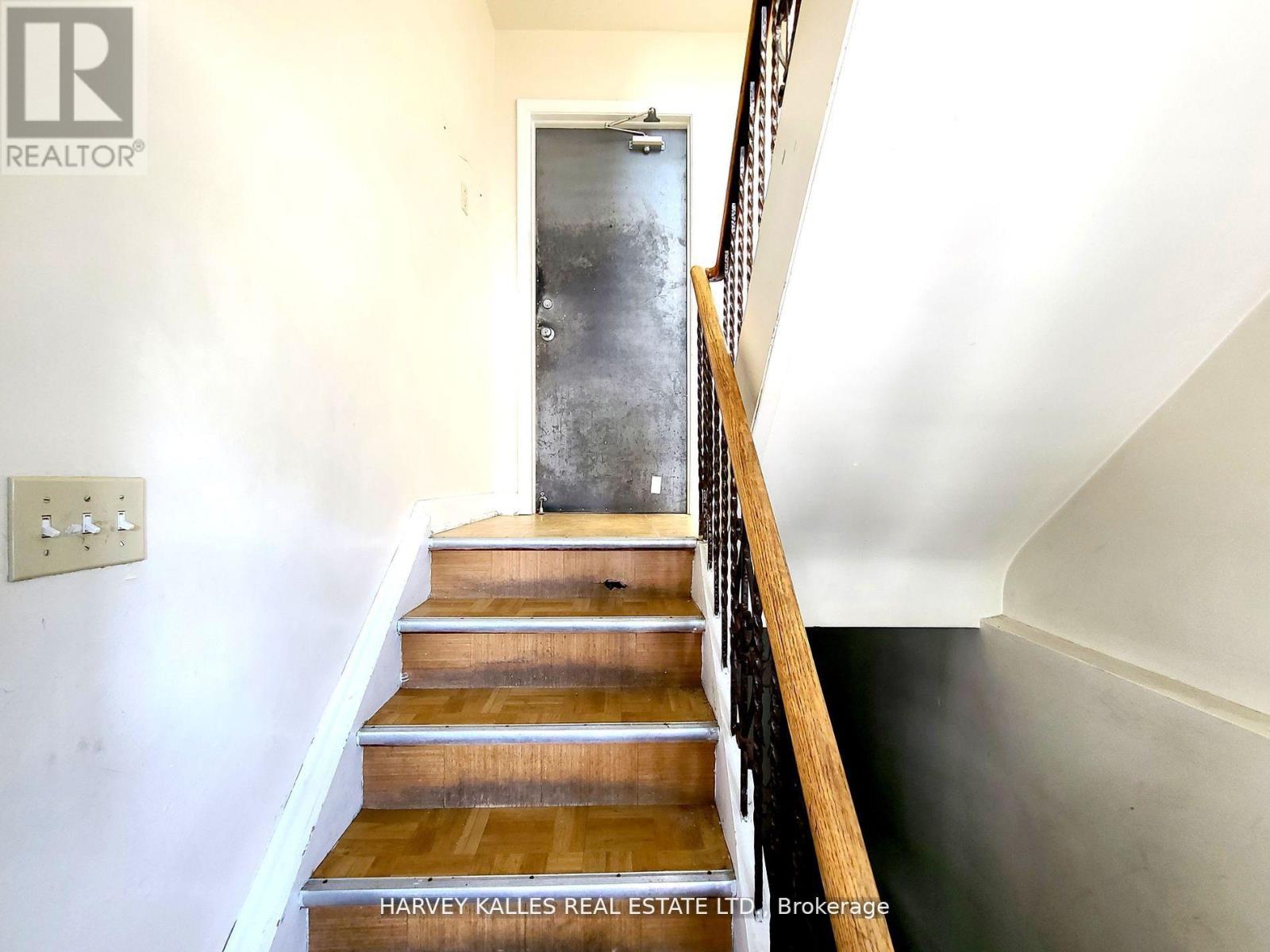 2 - 476 St Johns Road, Toronto, Ontario  M6S 2L3 - Photo 2 - W12786488