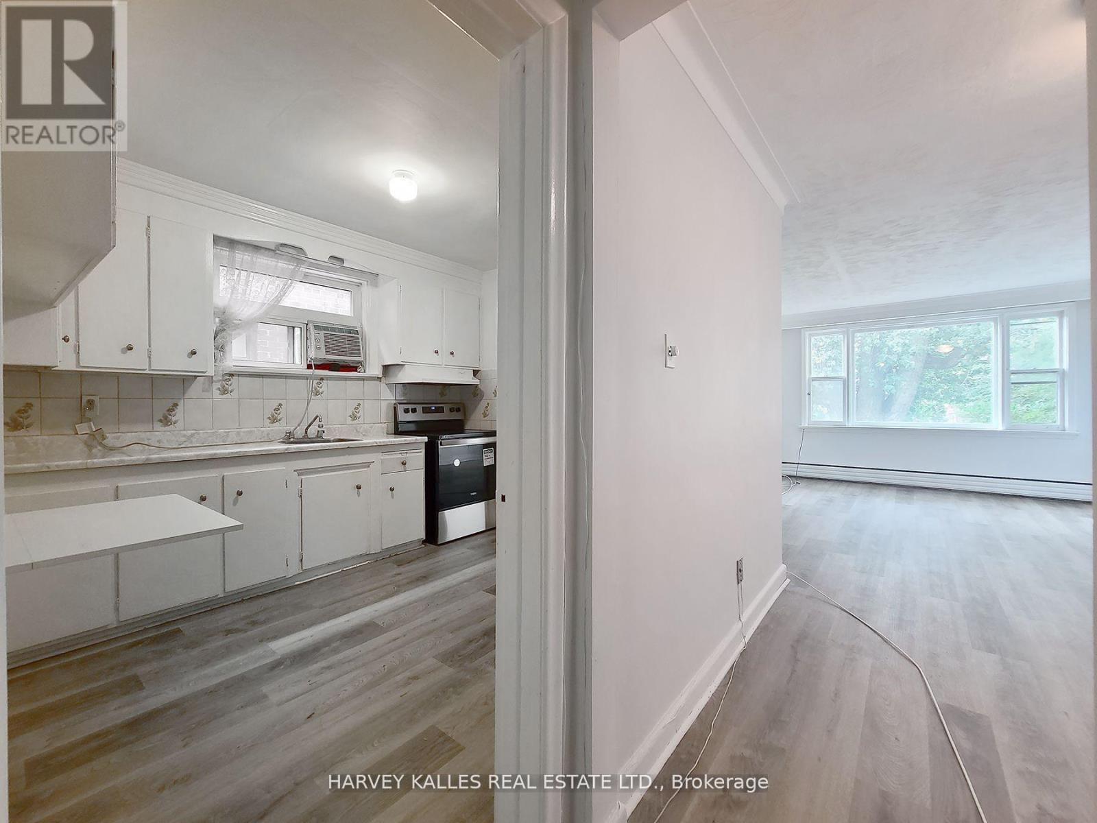 2 - 476 St Johns Road, Toronto, Ontario  M6S 2L3 - Photo 6 - W12786488