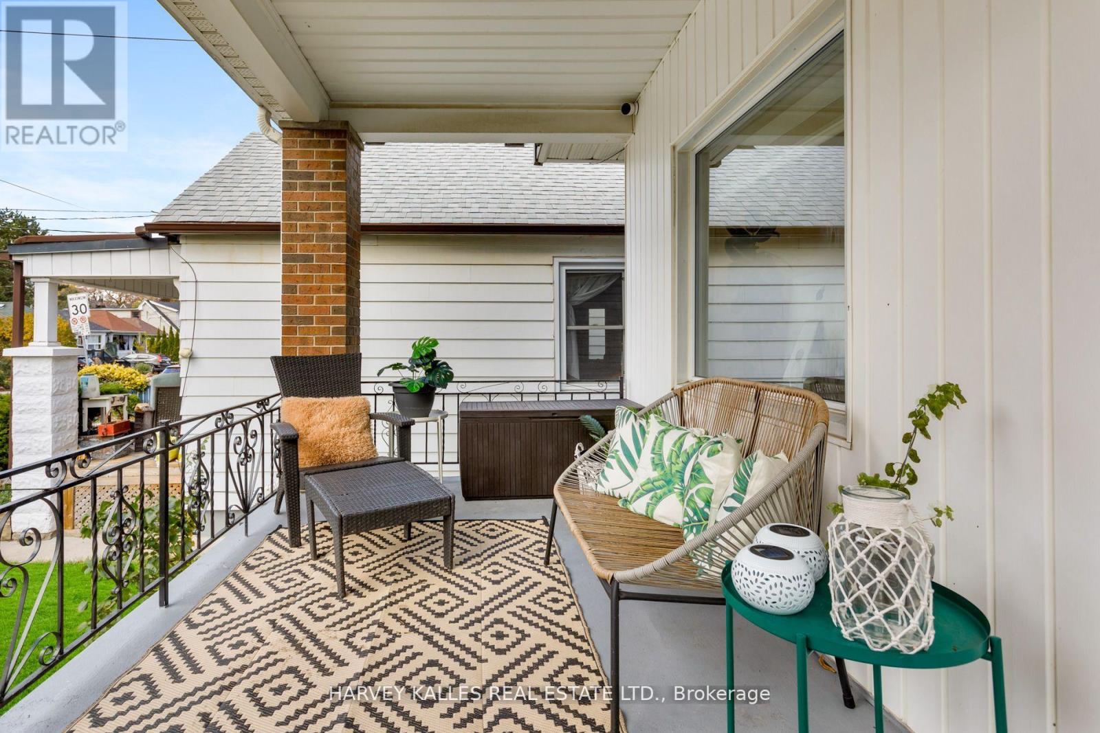 139 King Edward Avenue, Toronto, Ontario  M4C 5J7 - Photo 10 - E12787258