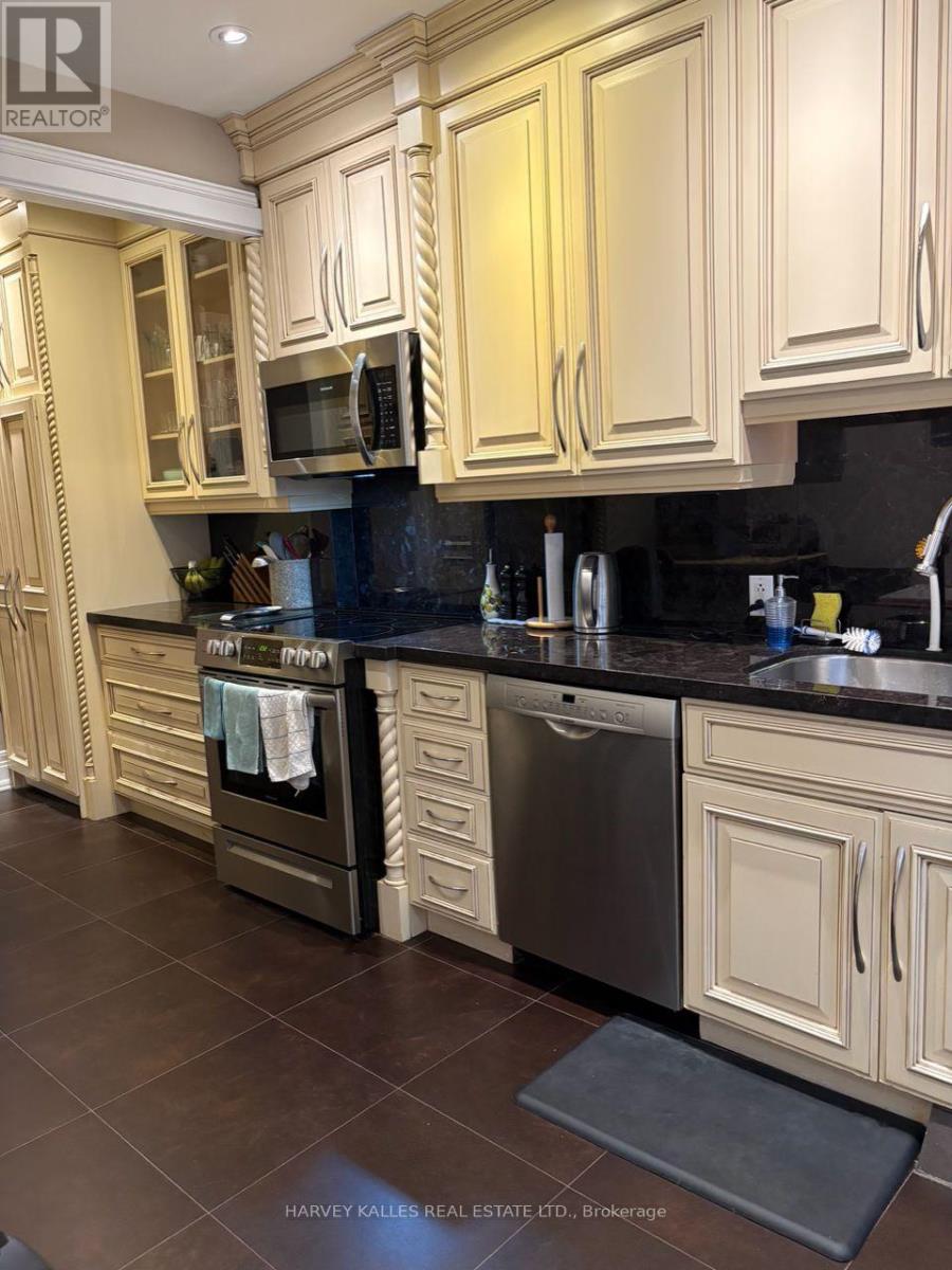 Main - 306 Spadina Road, Toronto, Ontario  M5R 2V6 - Photo 6 - C12788026