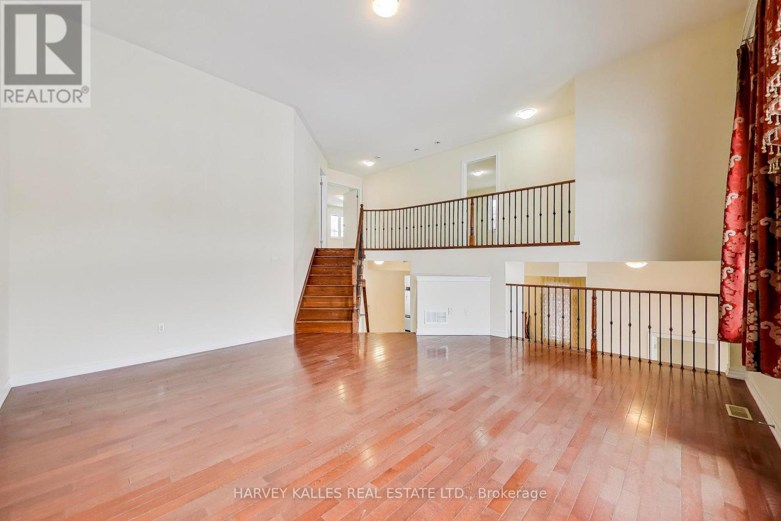 28 Morganfield Court, Richmond Hill, Ontario L4E 0S6 - Photo 11 - N12788786