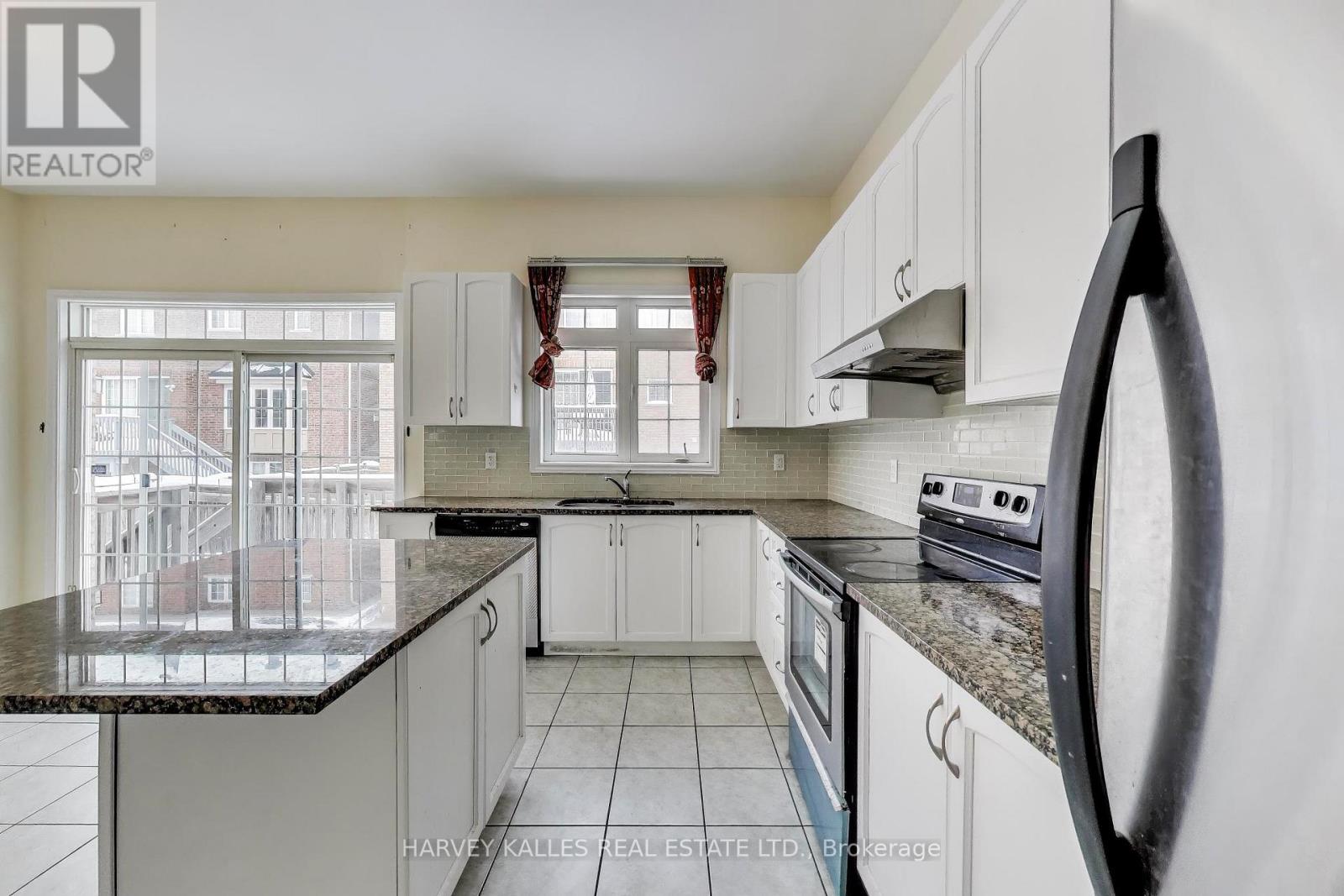 28 Morganfield Court, Richmond Hill, Ontario L4E 0S6 - Photo 18 - N12788786