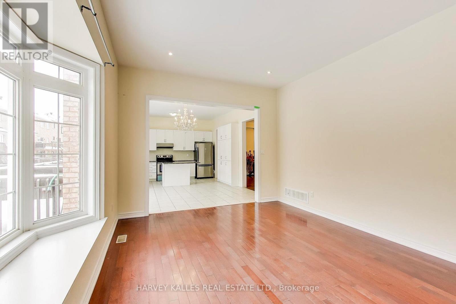 28 Morganfield Court, Richmond Hill, Ontario L4E 0S6 - Photo 21 - N12788786