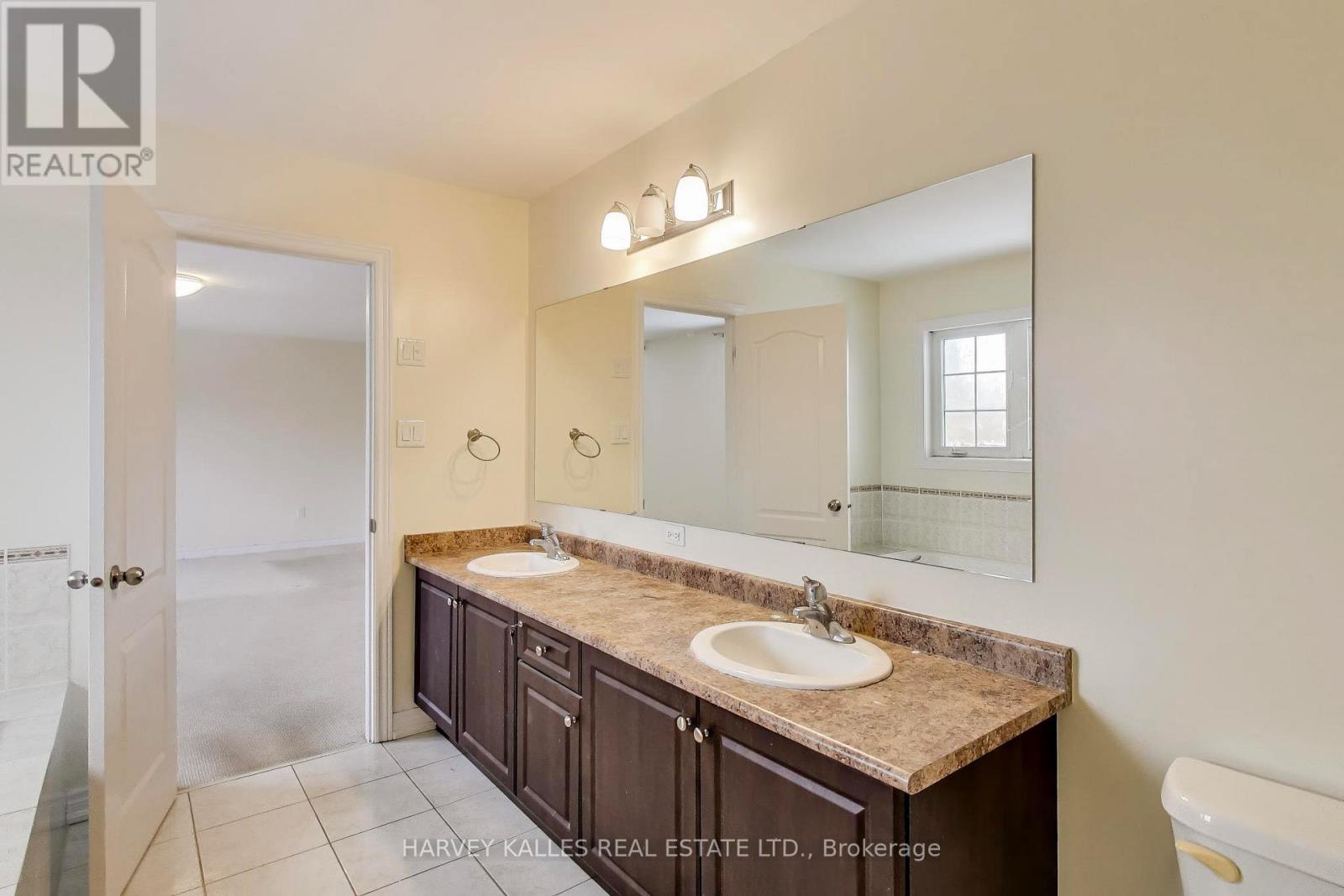 28 Morganfield Court, Richmond Hill, Ontario L4E 0S6 - Photo 31 - N12788786