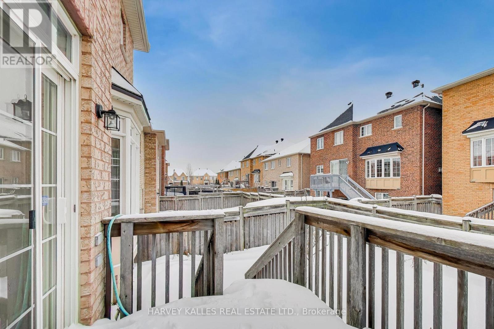 28 Morganfield Court, Richmond Hill, Ontario L4E 0S6 - Photo 4 - N12788786