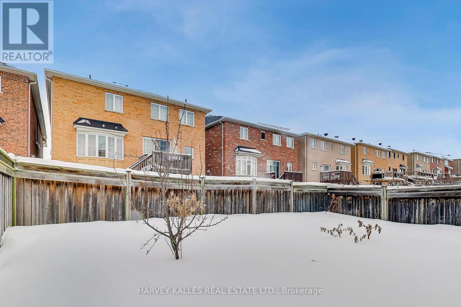 28 Morganfield Court, Richmond Hill, Ontario L4E 0S6 - Photo 6 - N12788786