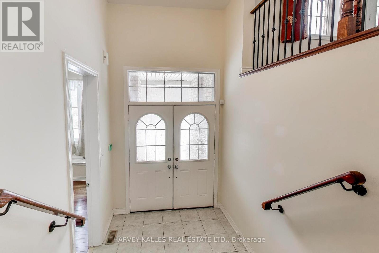 28 Morganfield Court, Richmond Hill, Ontario L4E 0S6 - Photo 7 - N12788786