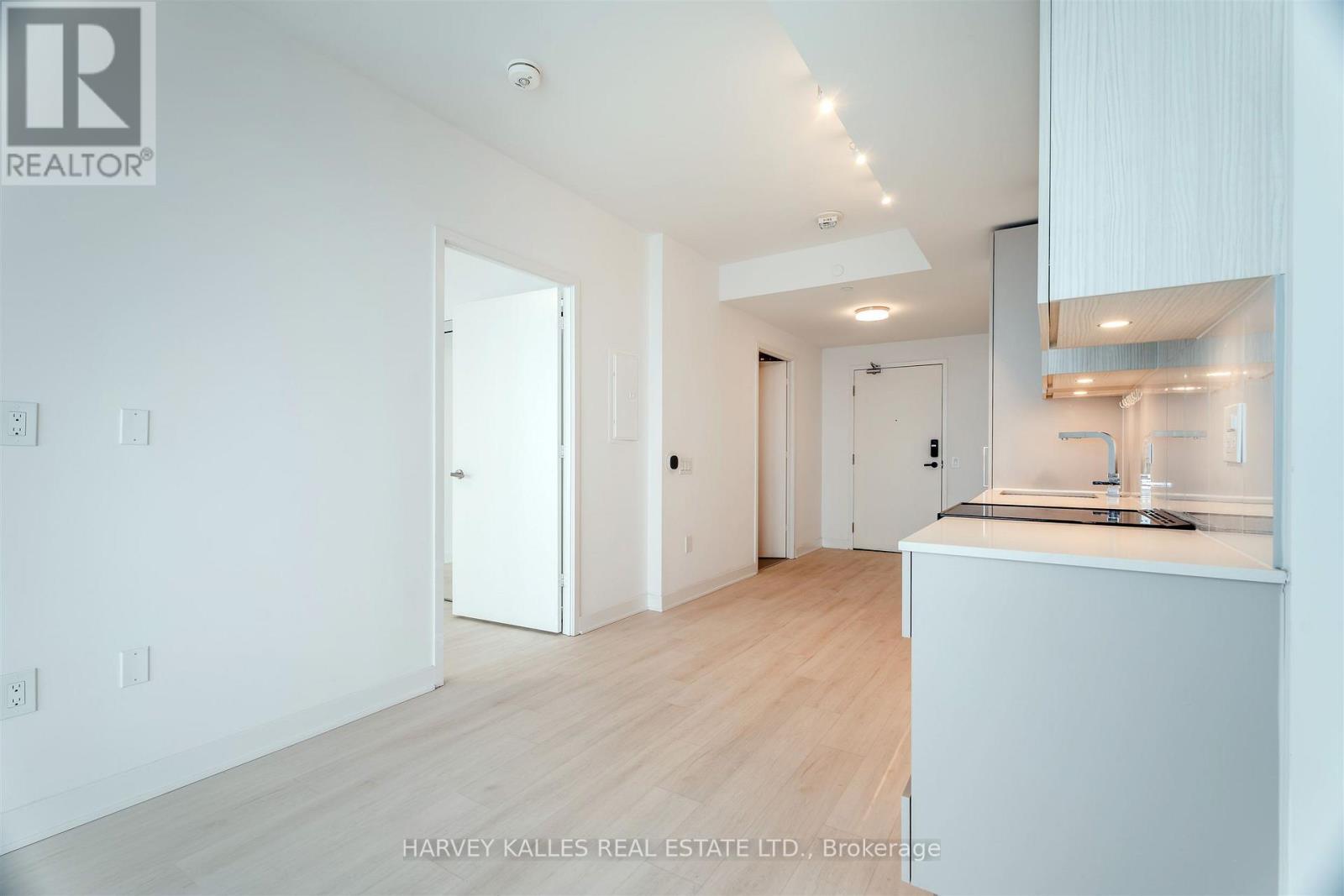 5211 - 3900 Confederation Parkway, Mississauga, Ontario L5B 0M3 - Photo 12 - W12788780