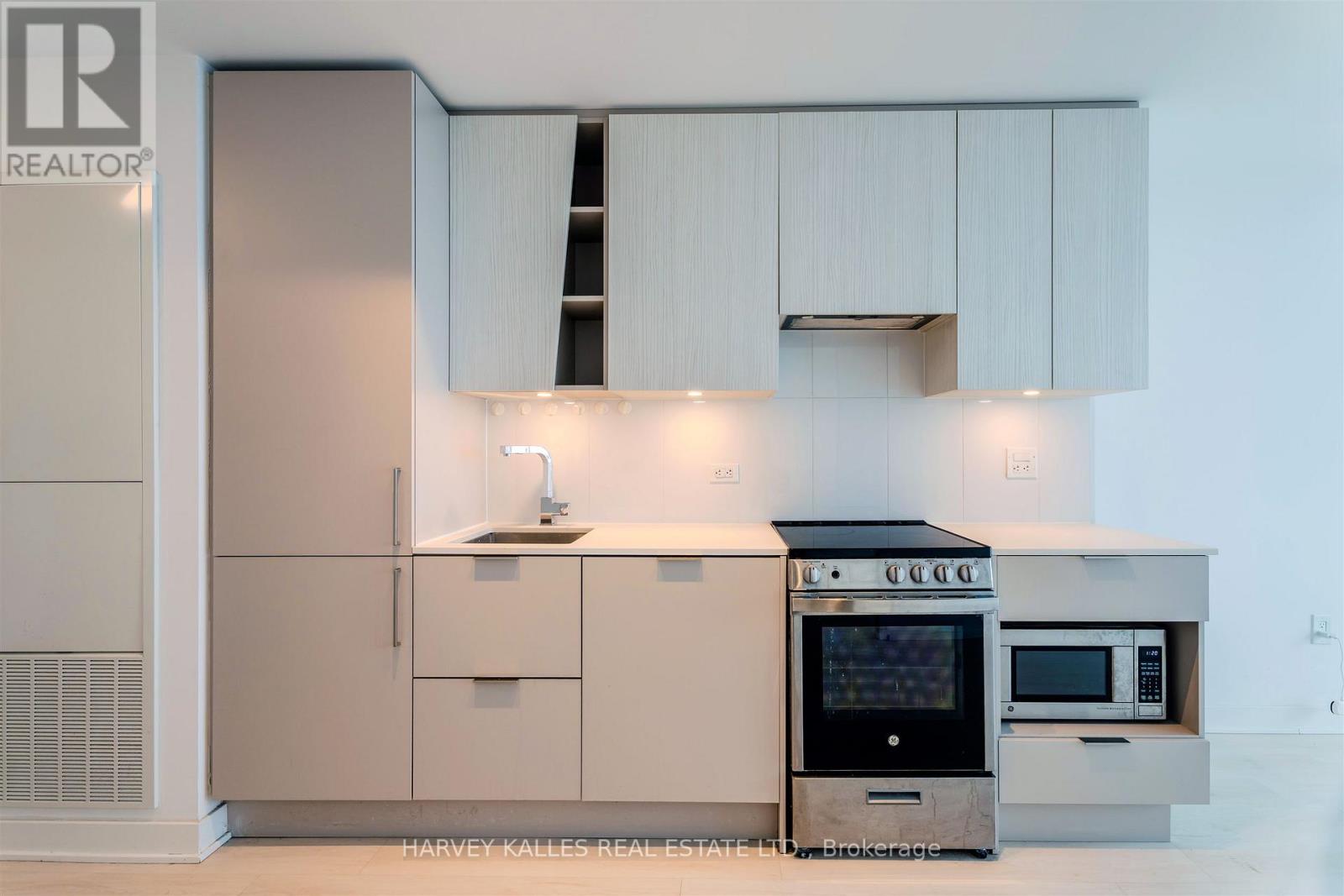 5211 - 3900 Confederation Parkway, Mississauga, Ontario L5B 0M3 - Photo 13 - W12788780