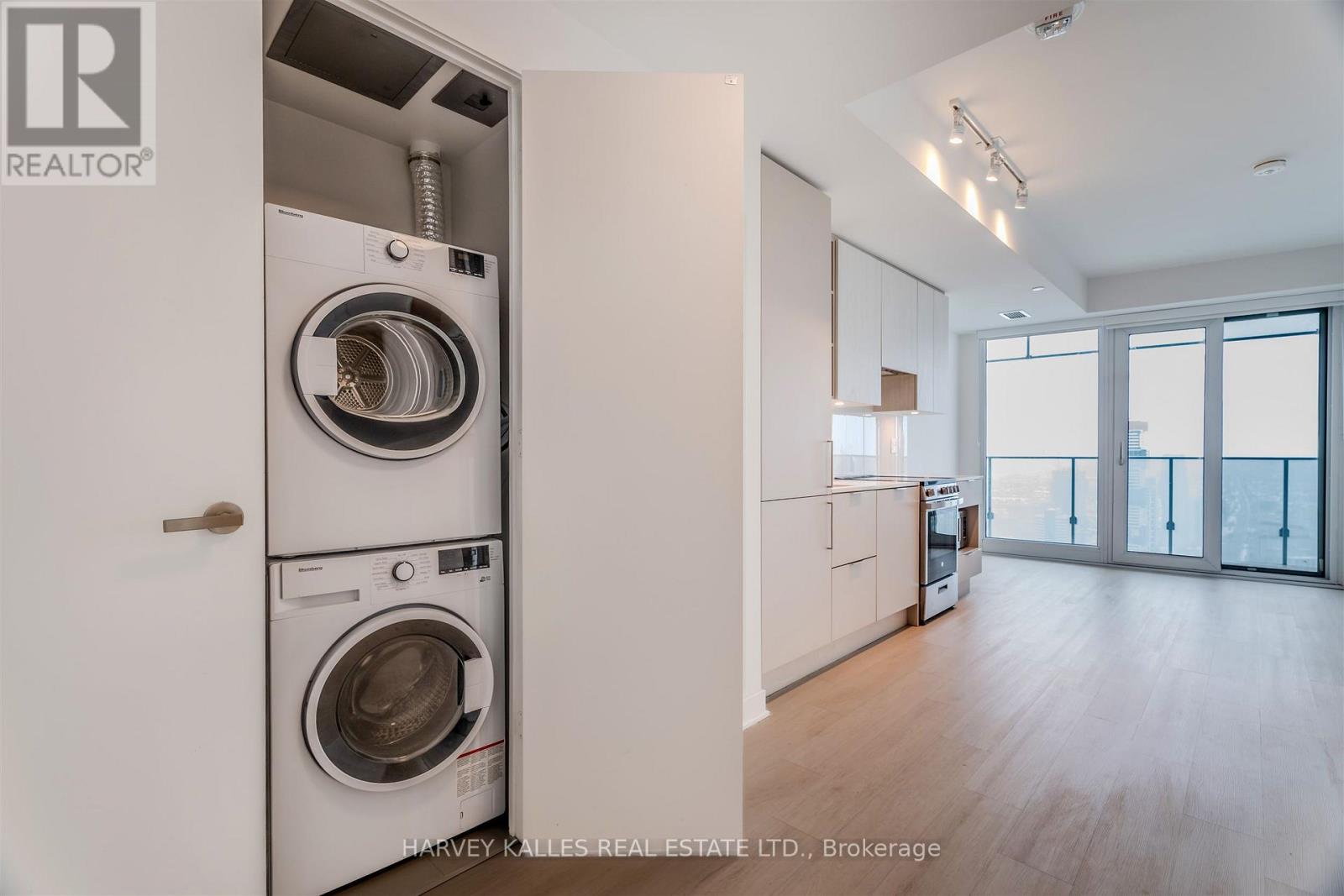 5211 - 3900 Confederation Parkway, Mississauga, Ontario L5B 0M3 - Photo 20 - W12788780