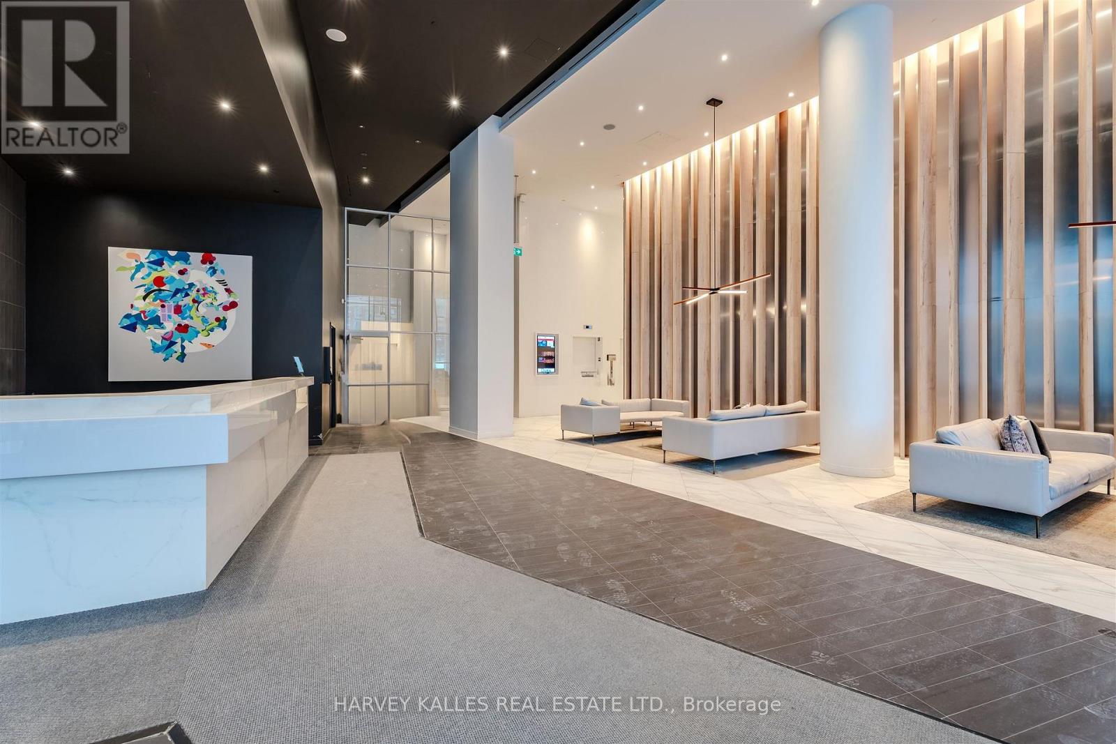 5211 - 3900 Confederation Parkway, Mississauga, Ontario L5B 0M3 - Photo 5 - W12788780