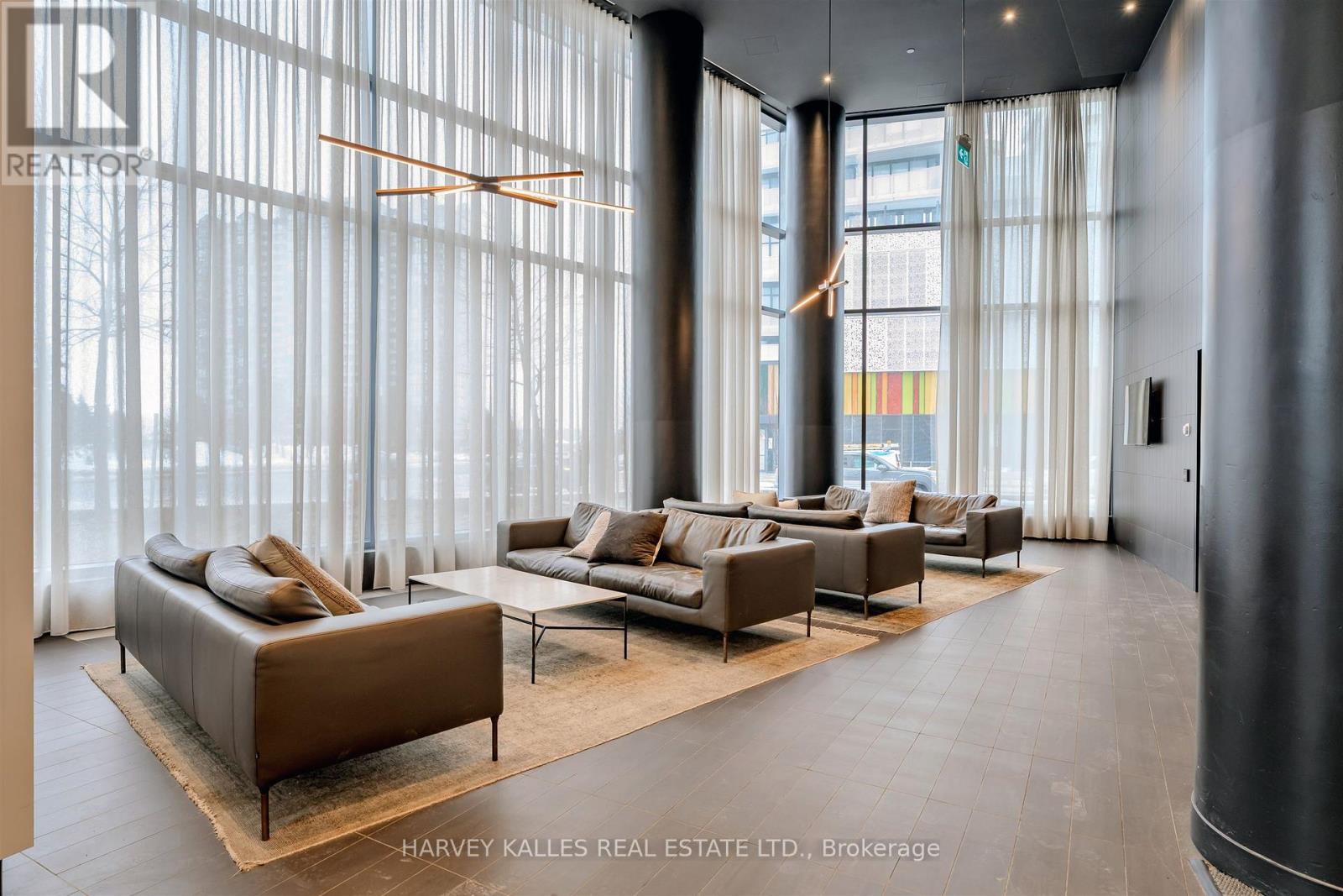 5211 - 3900 Confederation Parkway, Mississauga, Ontario L5B 0M3 - Photo 6 - W12788780