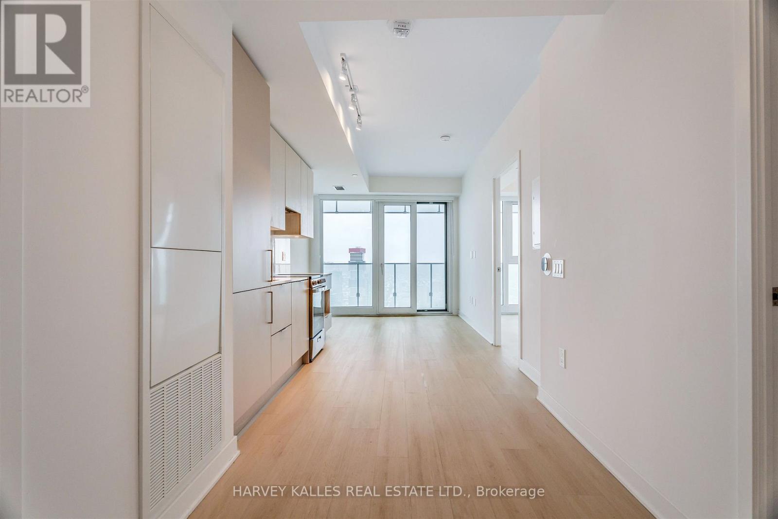 5211 - 3900 Confederation Parkway, Mississauga, Ontario L5B 0M3 - Photo 9 - W12788780