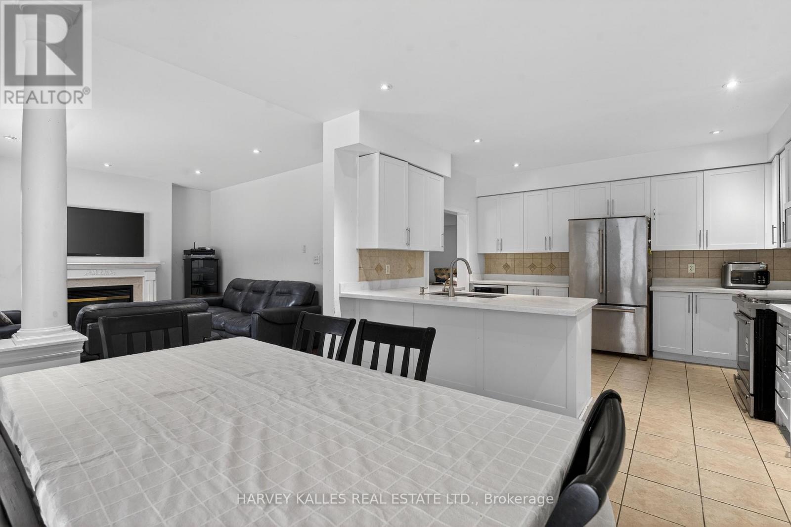 60 Wolfson Crescent, Richmond Hill, Ontario  L4E 4P1 - Photo 15 - N12790640