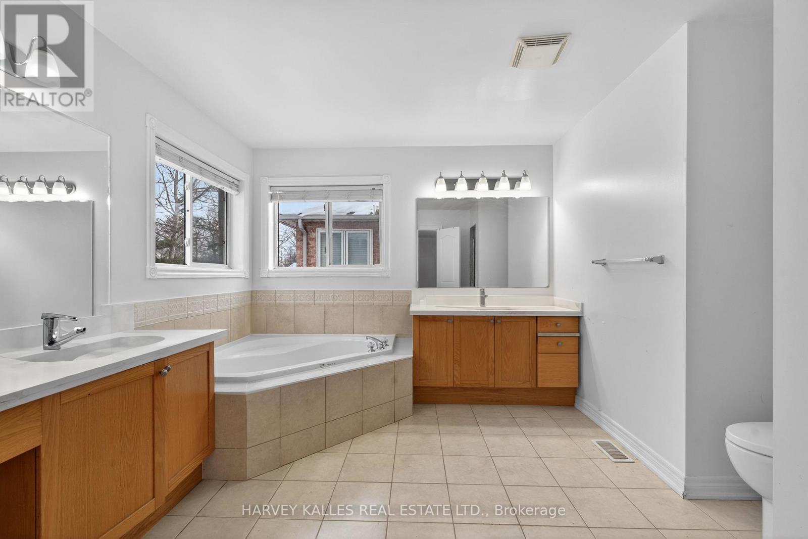 60 Wolfson Crescent, Richmond Hill, Ontario  L4E 4P1 - Photo 27 - N12790640