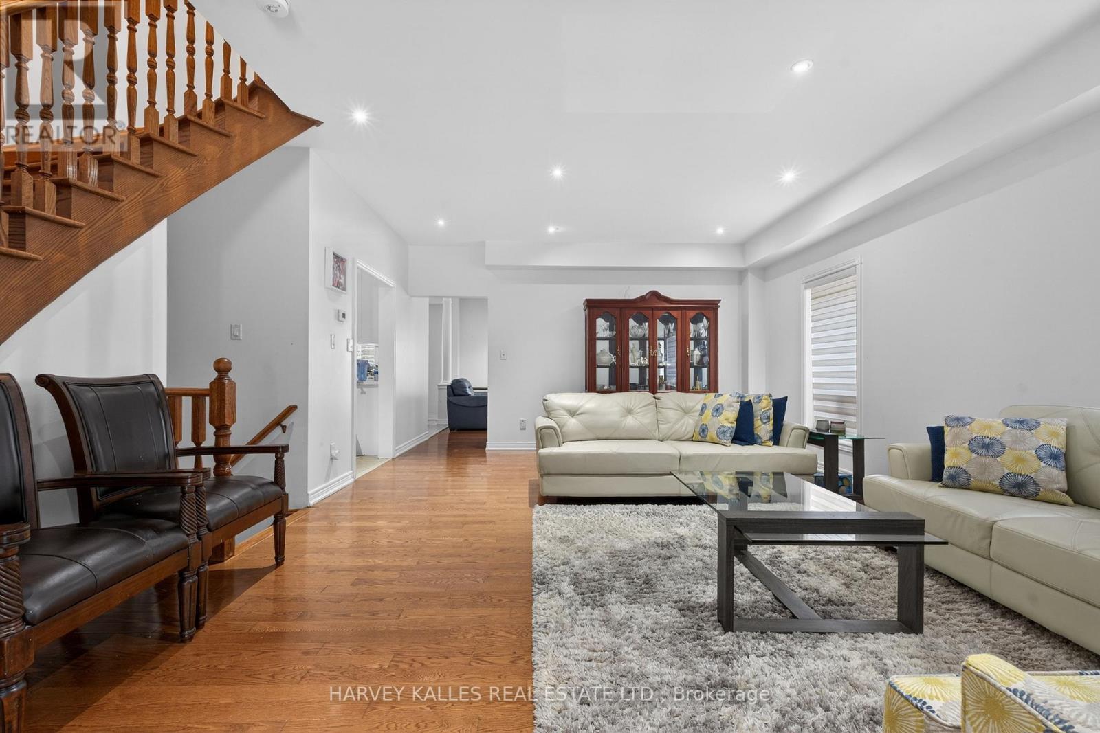 60 Wolfson Crescent, Richmond Hill, Ontario  L4E 4P1 - Photo 4 - N12790640