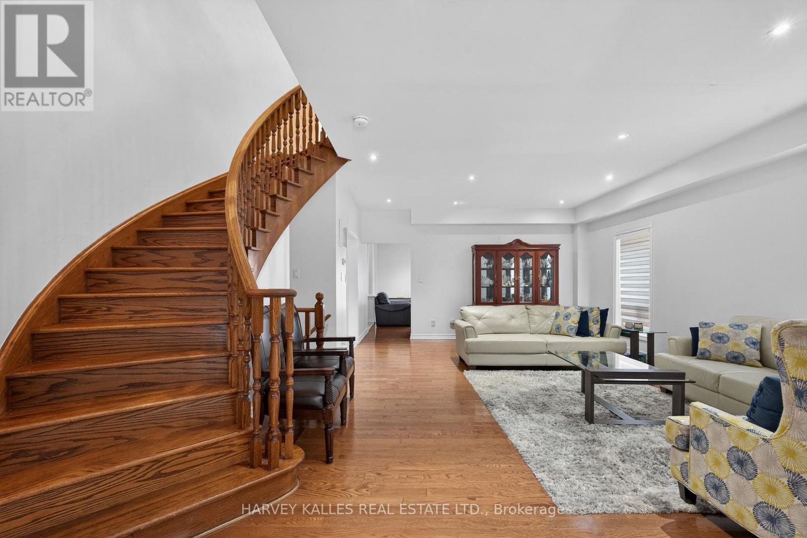 60 Wolfson Crescent, Richmond Hill, Ontario  L4E 4P1 - Photo 5 - N12790640