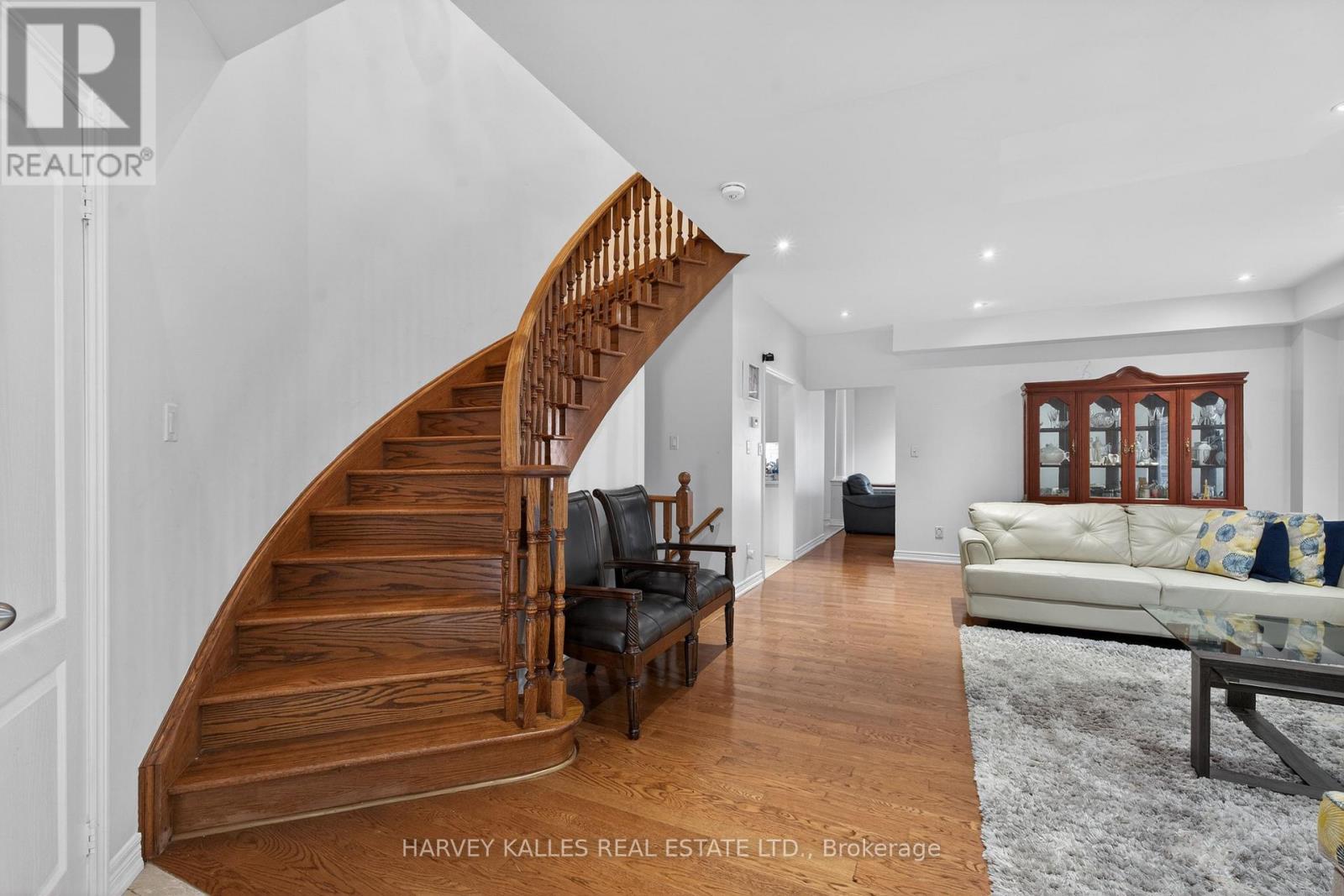 60 Wolfson Crescent, Richmond Hill, Ontario  L4E 4P1 - Photo 6 - N12790640