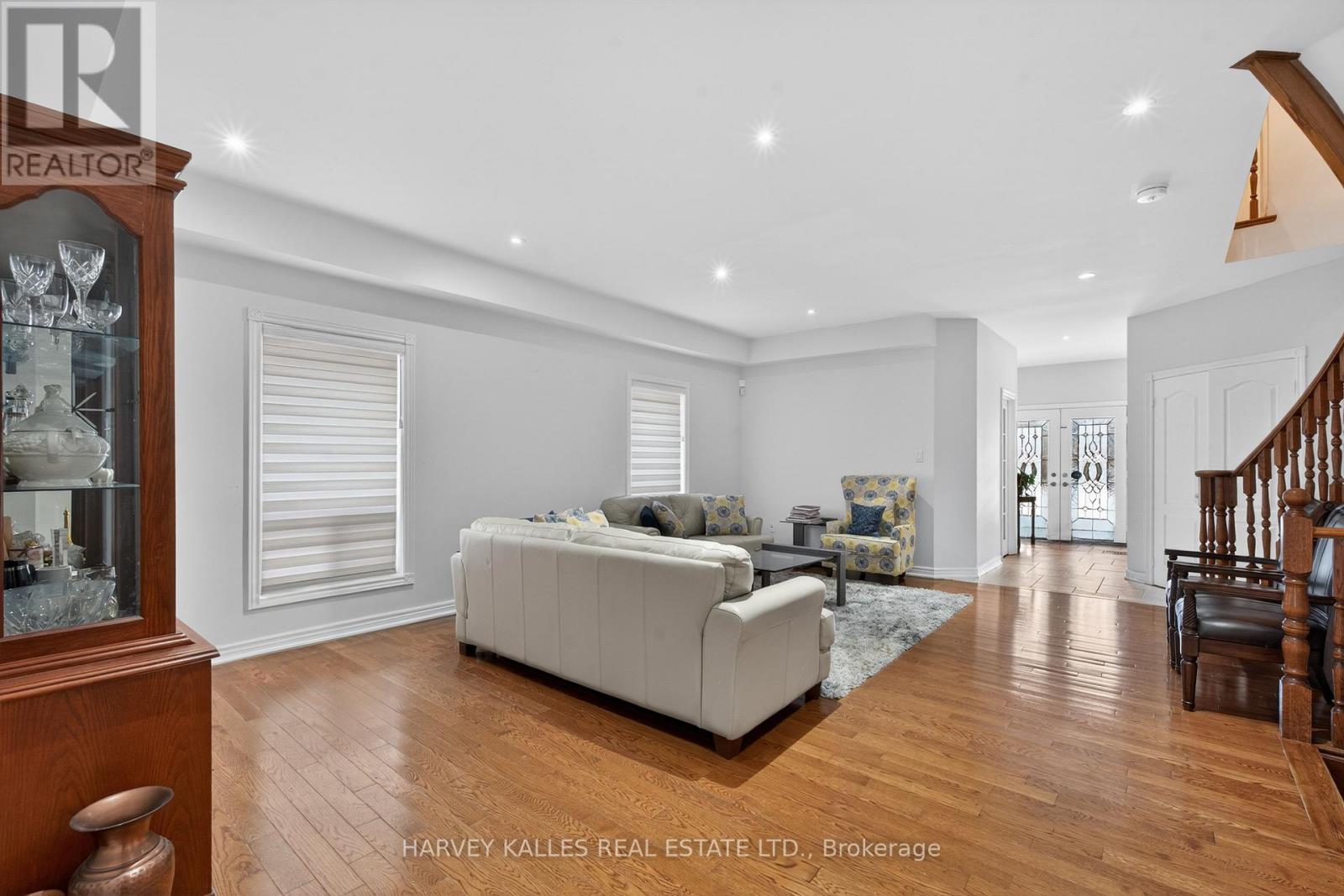 60 Wolfson Crescent, Richmond Hill, Ontario  L4E 4P1 - Photo 7 - N12790640