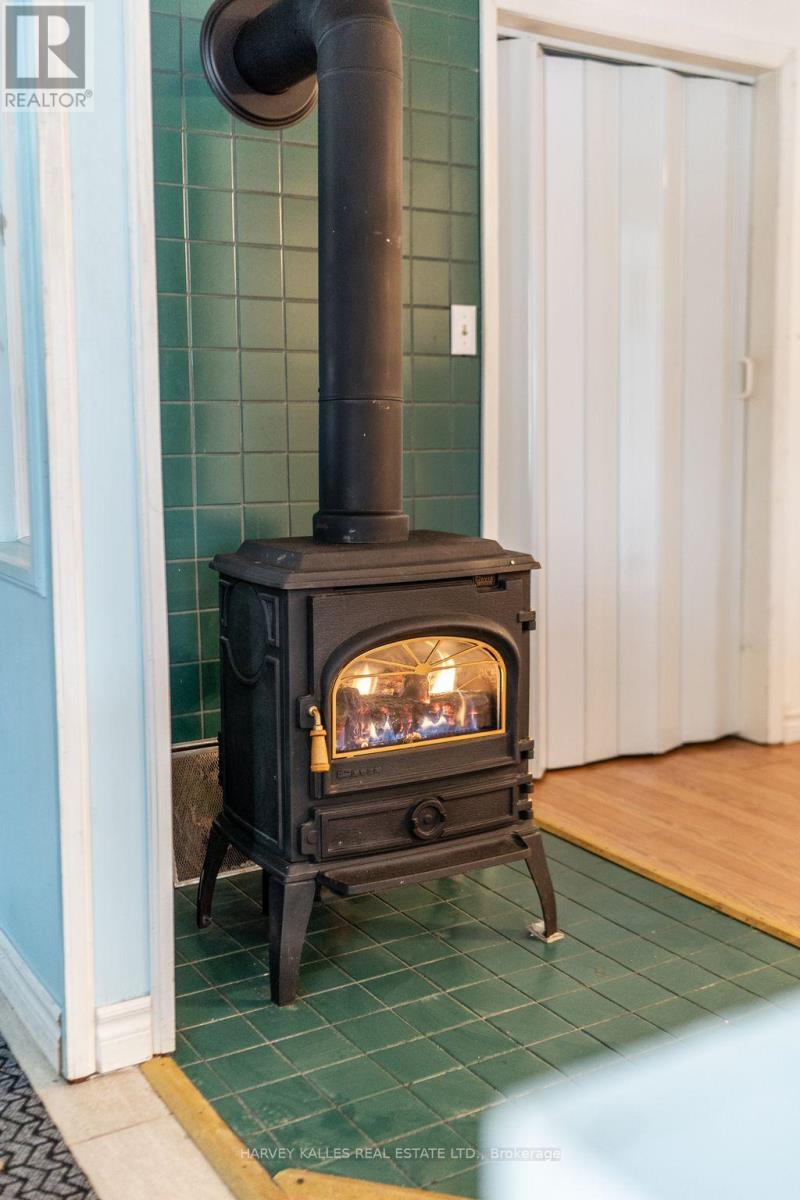 30 Maitland Street, Prince Edward County, Ontario  K0K 2T0 - Photo 4 - X12791750