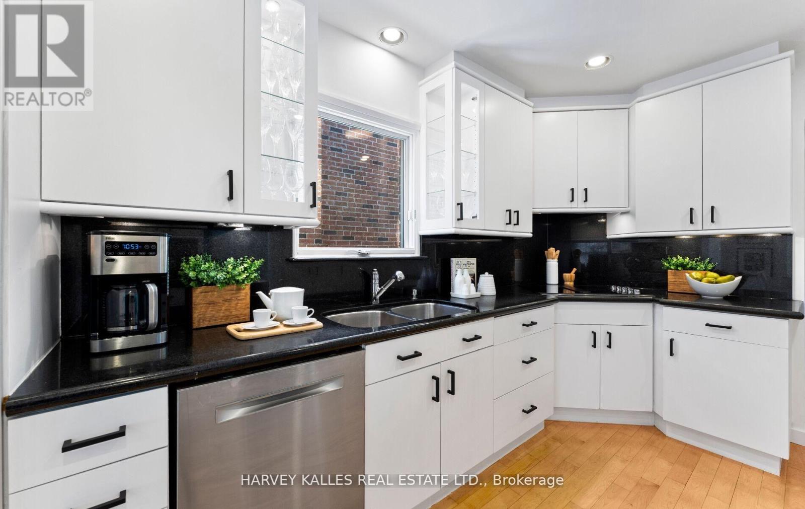 565 Briar Hill Avenue, Toronto, Ontario  M5N 1N1 - Photo 17 - C12792544