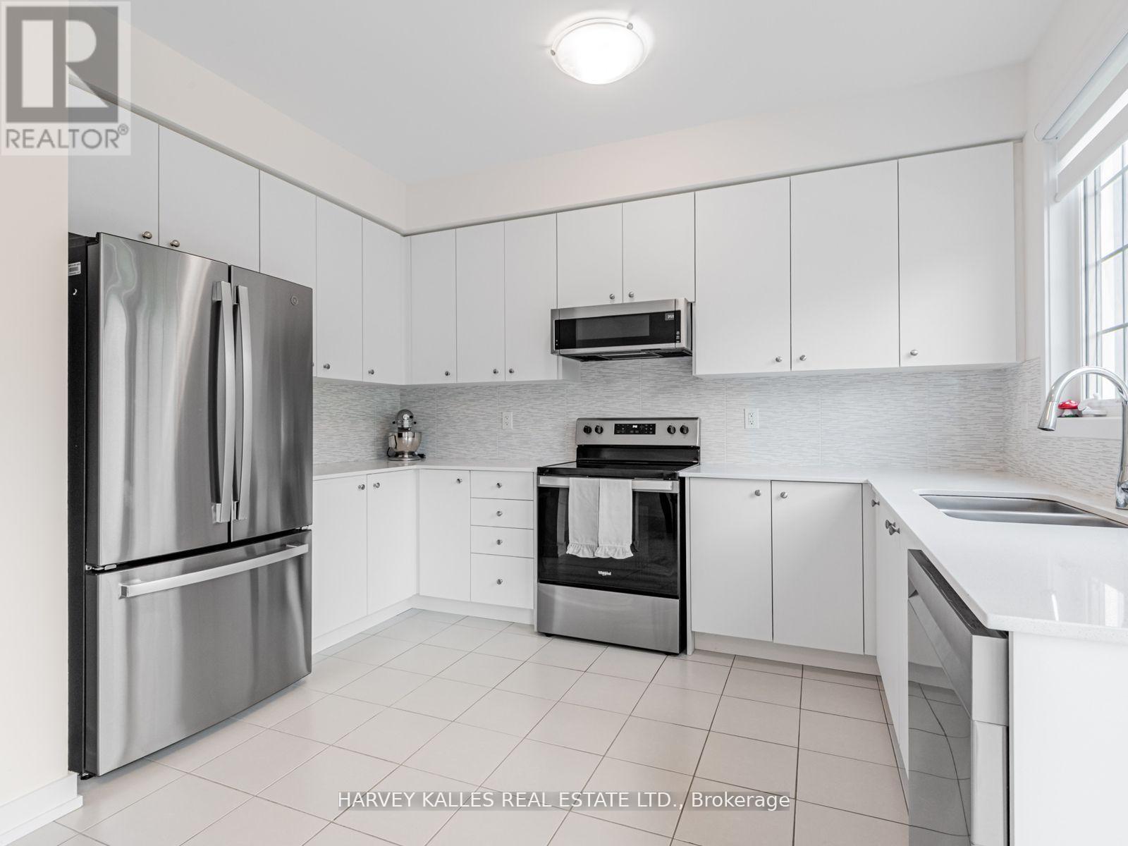 104 Lyall Stokes Circle, East Gwillimbury, Ontario  L0G 1M0 - Photo 13 - N12792630