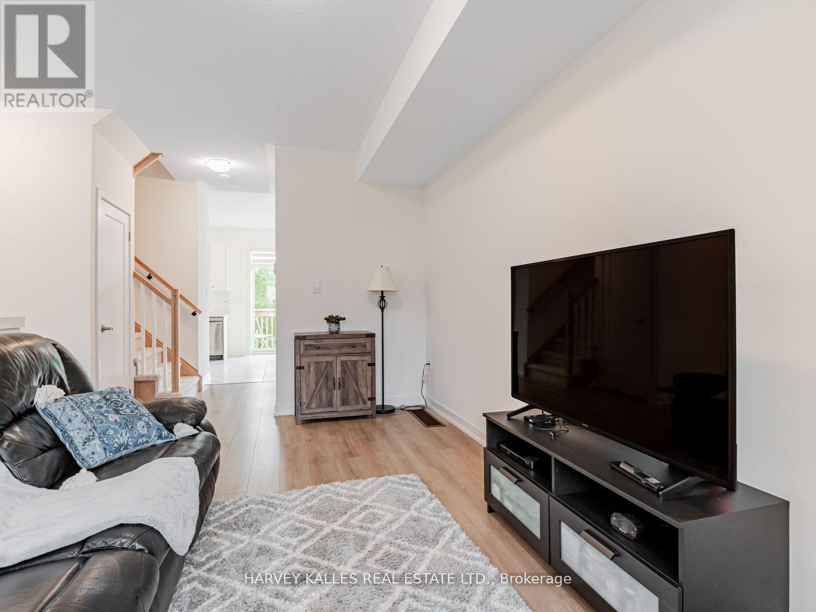 104 Lyall Stokes Circle, East Gwillimbury, Ontario  L0G 1M0 - Photo 8 - N12792630