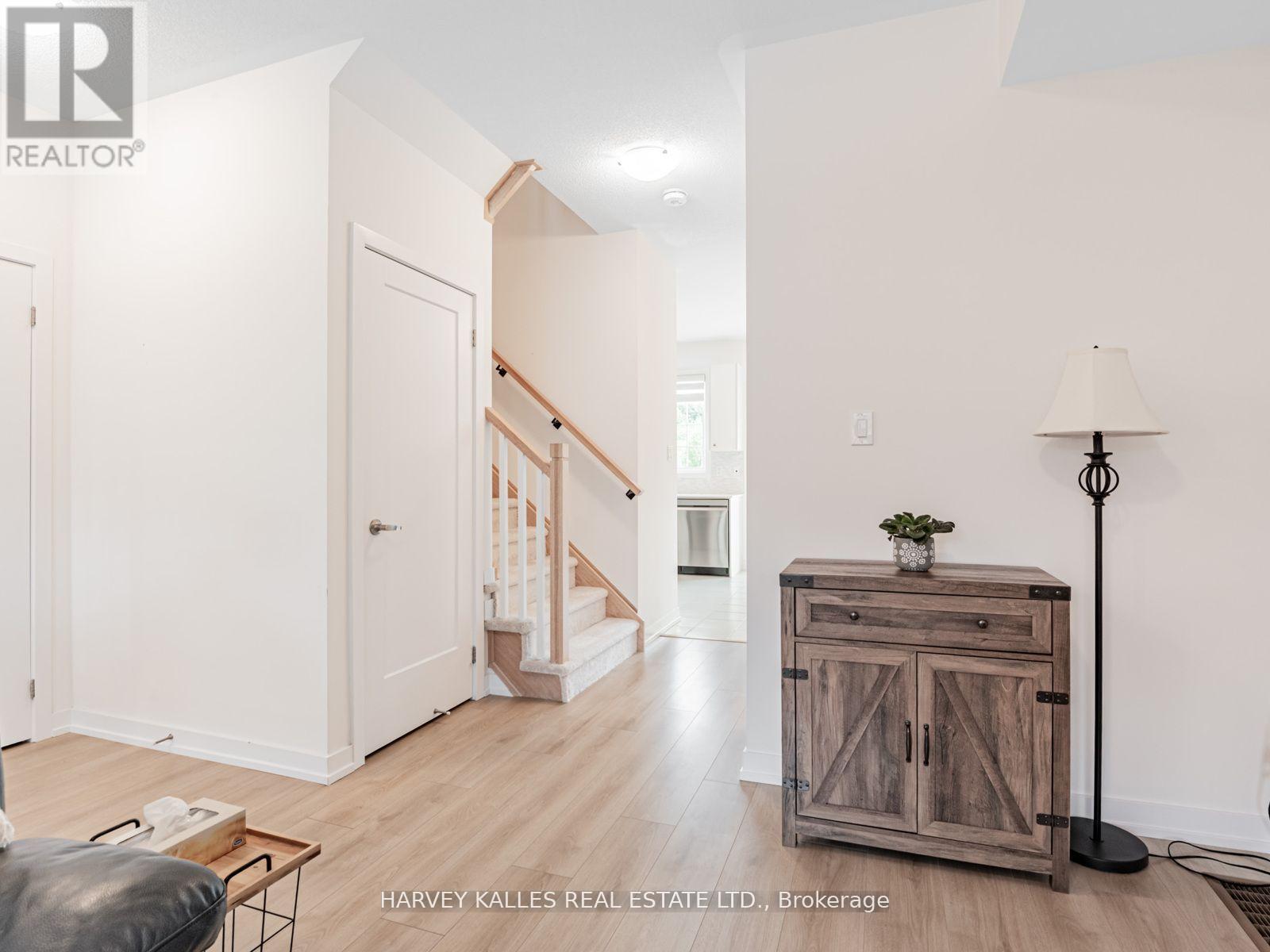 104 Lyall Stokes Circle, East Gwillimbury, Ontario  L0G 1M0 - Photo 9 - N12792630