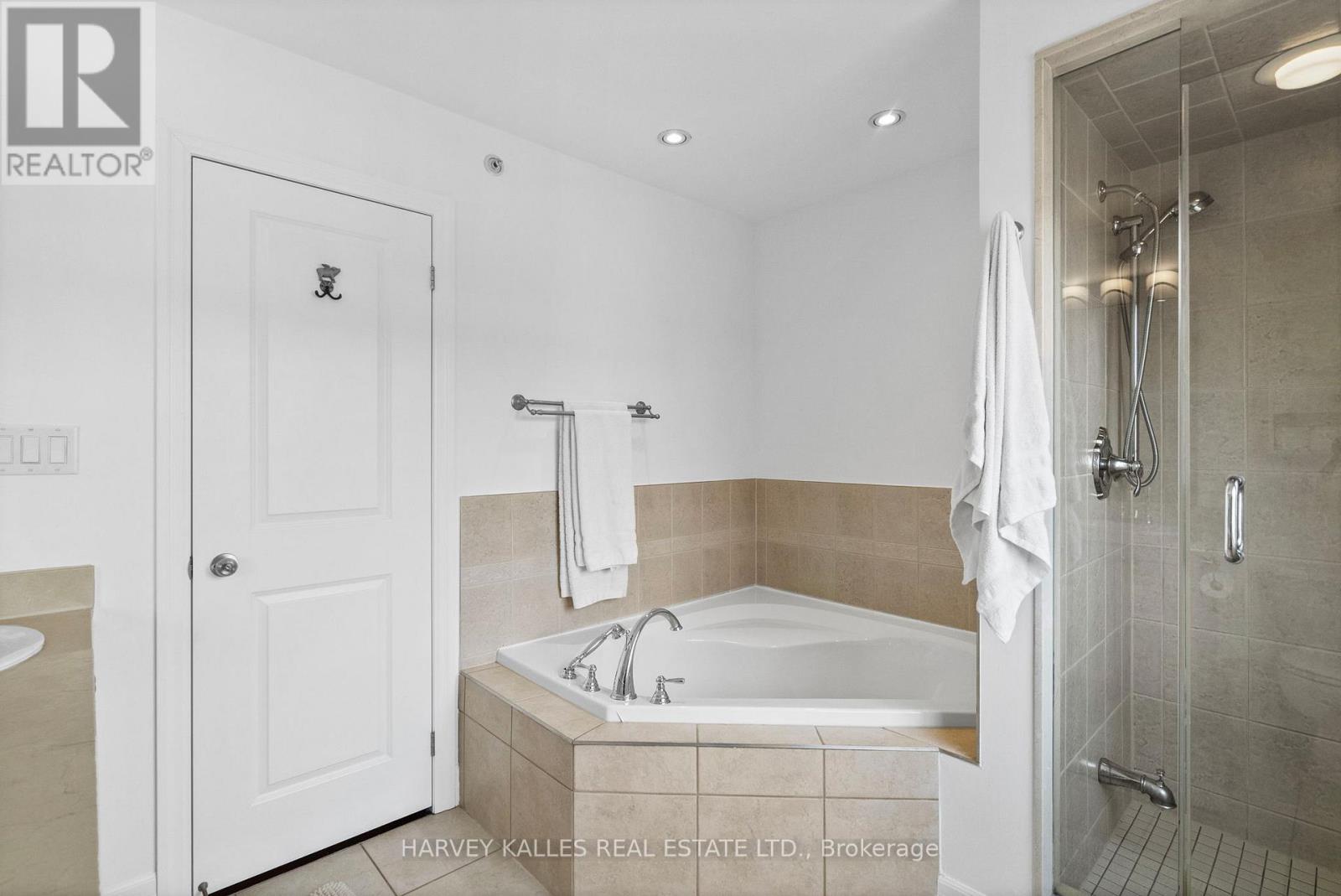 17 Peelar Mews, Toronto, Ontario  M8Y 0B1 - Photo 42 - W12793820