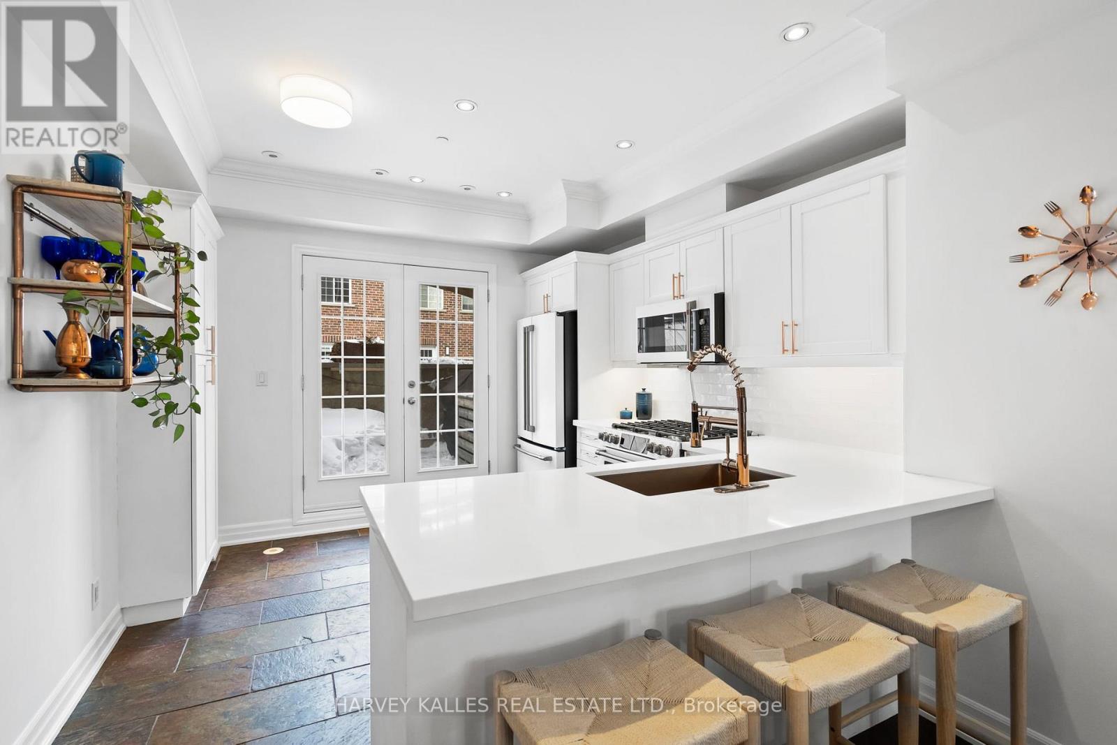 17 Peelar Mews, Toronto, Ontario  M8Y 0B1 - Photo 8 - W12793820