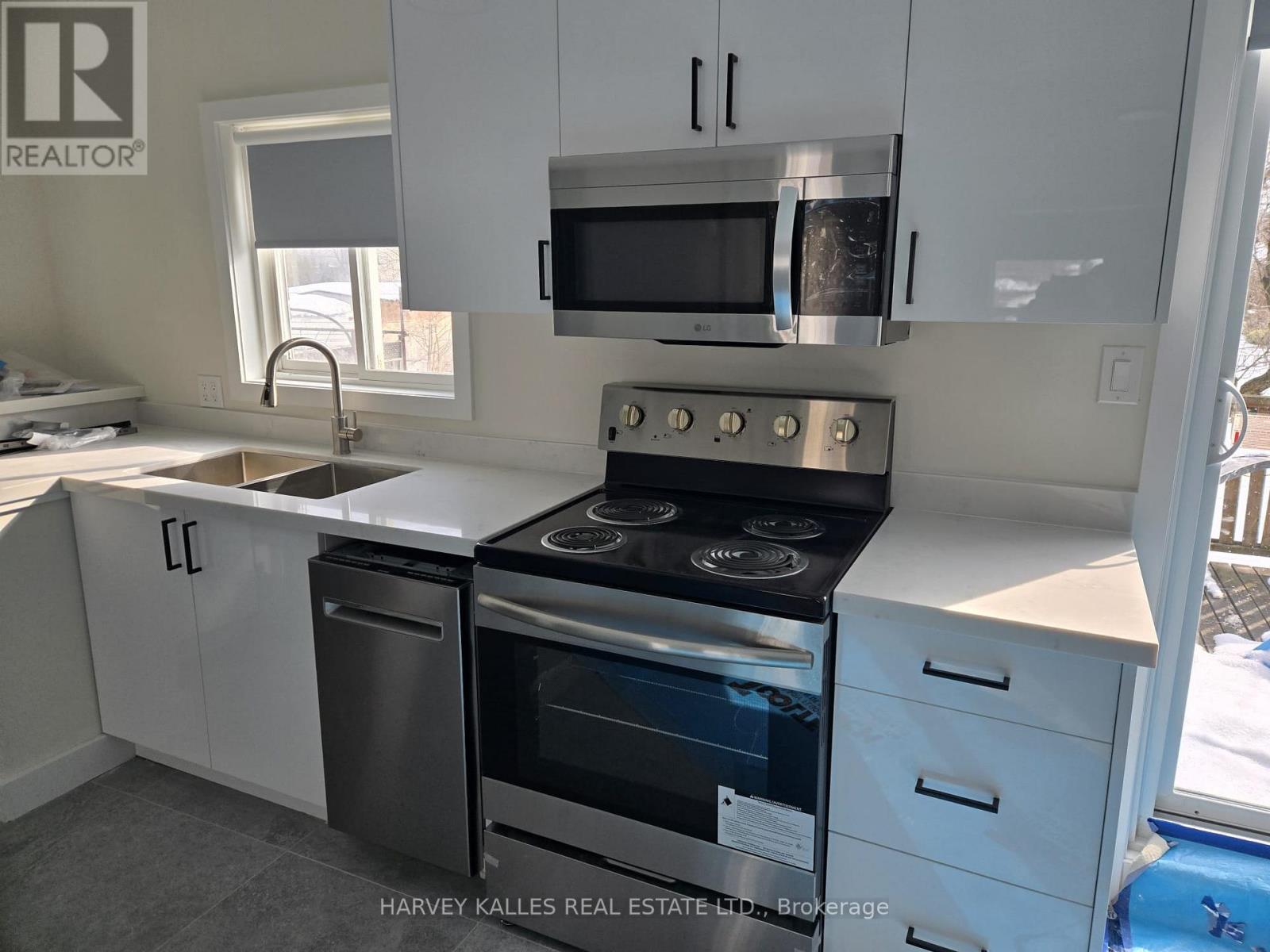 Main - 111 Mcallister Road, Toronto, Ontario  M3H 2N5 - Photo 2 - C12794018