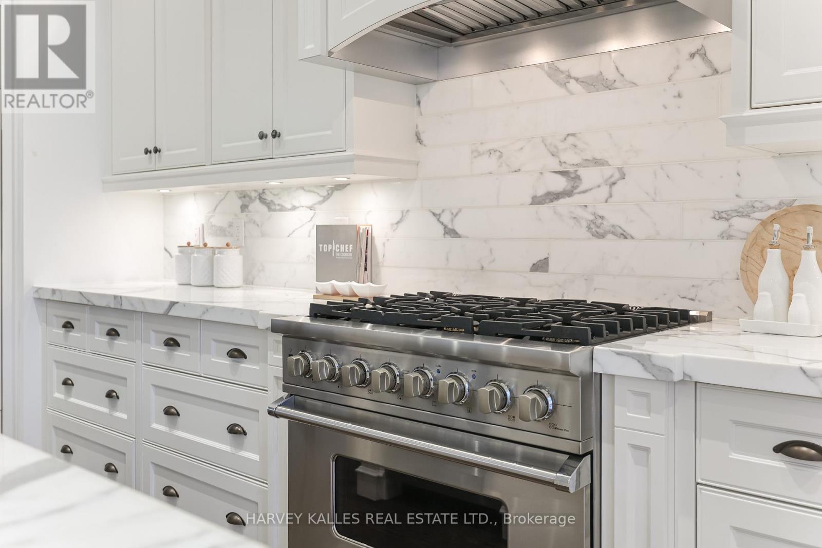 34 Latimer Avenue, Toronto, Ontario  M5N 2L8 - Photo 17 - C12794050