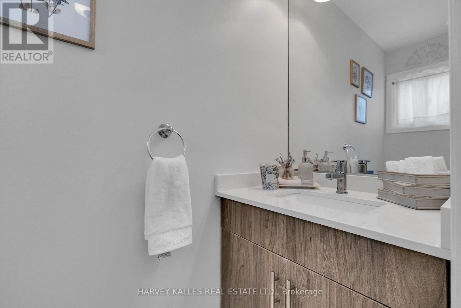 33 Ravengloss Drive, Markham, Ontario  L3T 4C8 - Photo 12 - N12794052