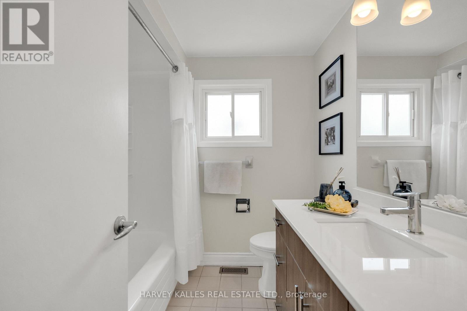 33 Ravengloss Drive, Markham, Ontario  L3T 4C8 - Photo 21 - N12794052