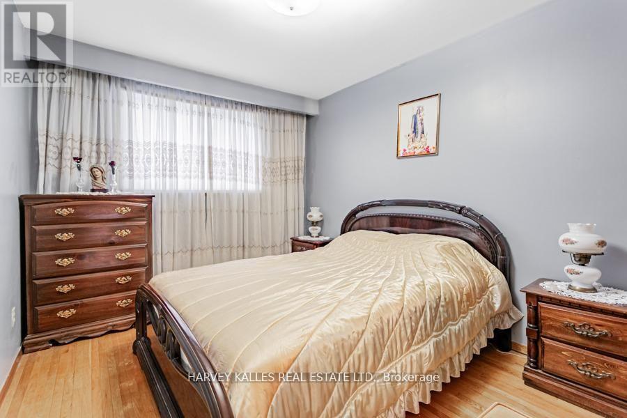 33 Tolton Drive S, Brampton, Ontario  L6V 2P9 - Photo 11 - W12794926