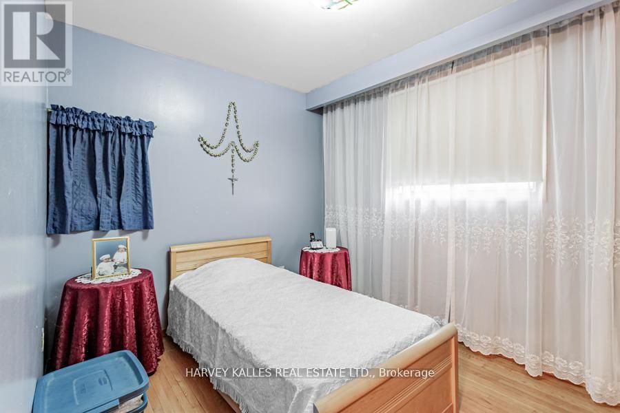 33 Tolton Drive S, Brampton, Ontario  L6V 2P9 - Photo 12 - W12794926