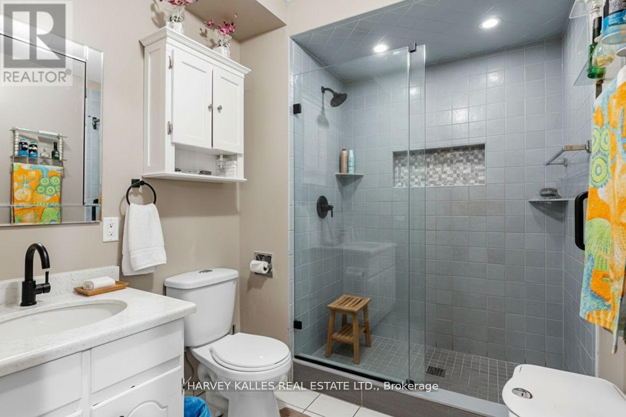 33 Tolton Drive S, Brampton, Ontario  L6V 2P9 - Photo 15 - W12794926